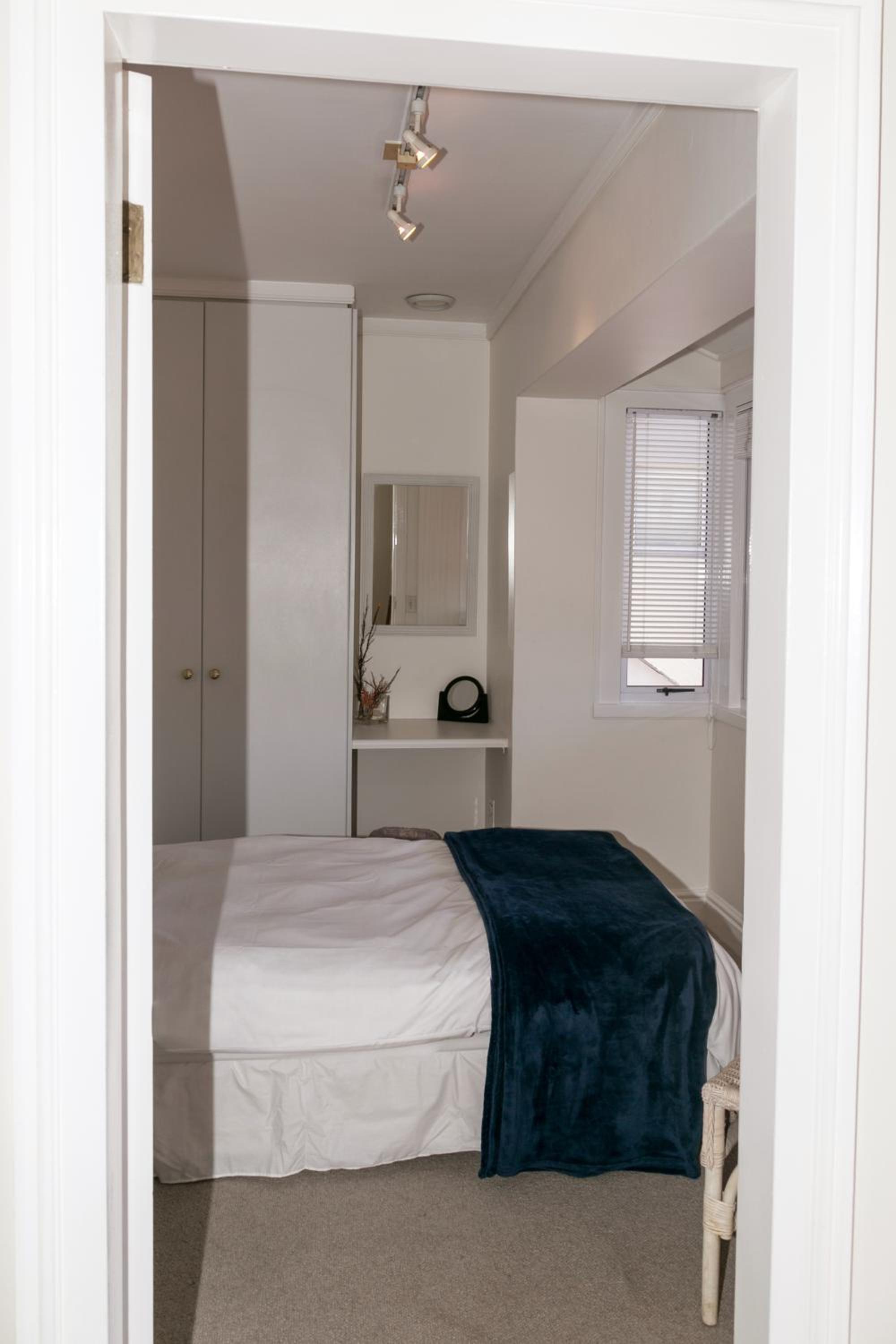 Waterfront - 10 Spinniker Knysna Quays-3 BR life on the water view 2