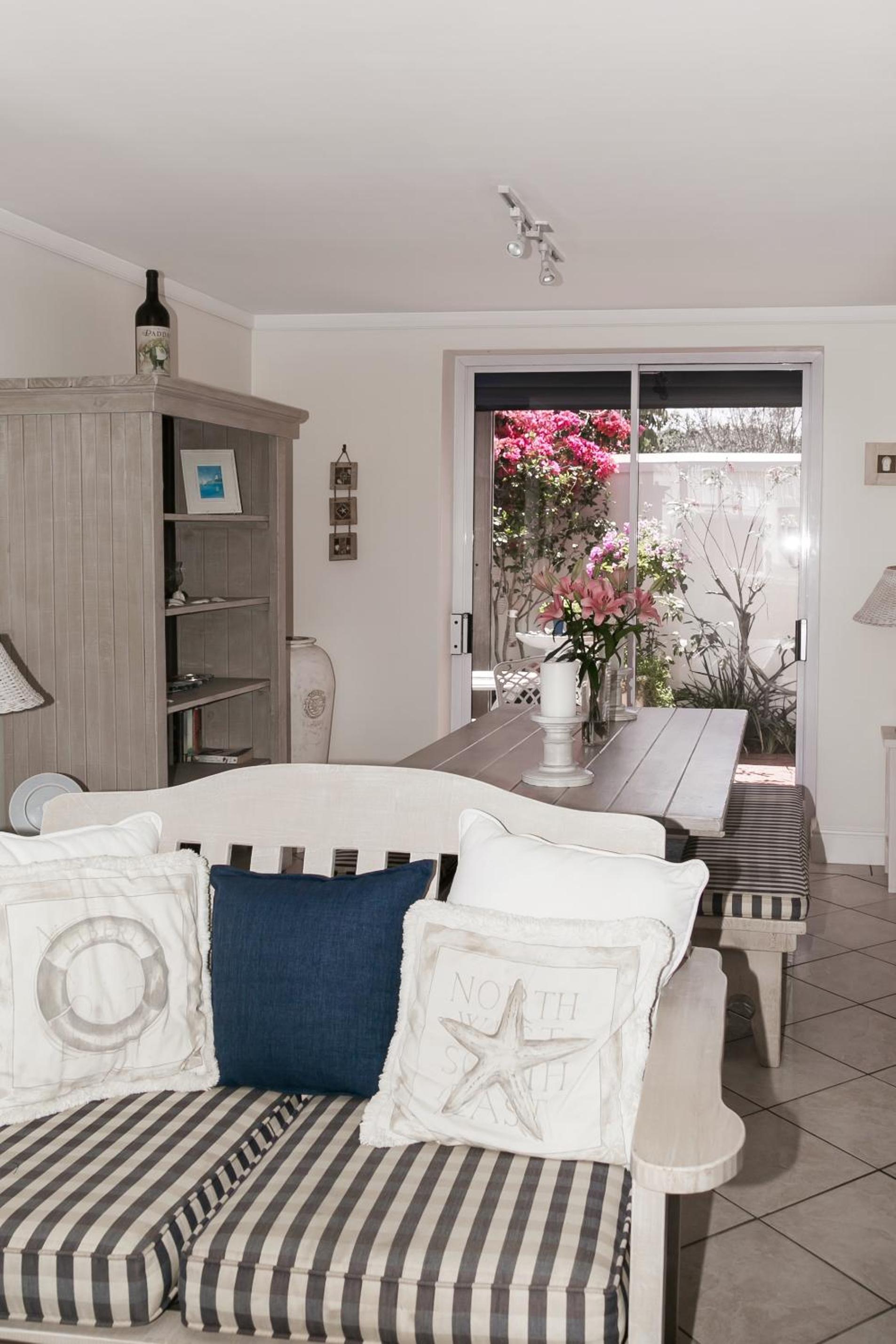 Waterfront - 10 Spinniker Knysna Quays-3 BR life on the water view 3