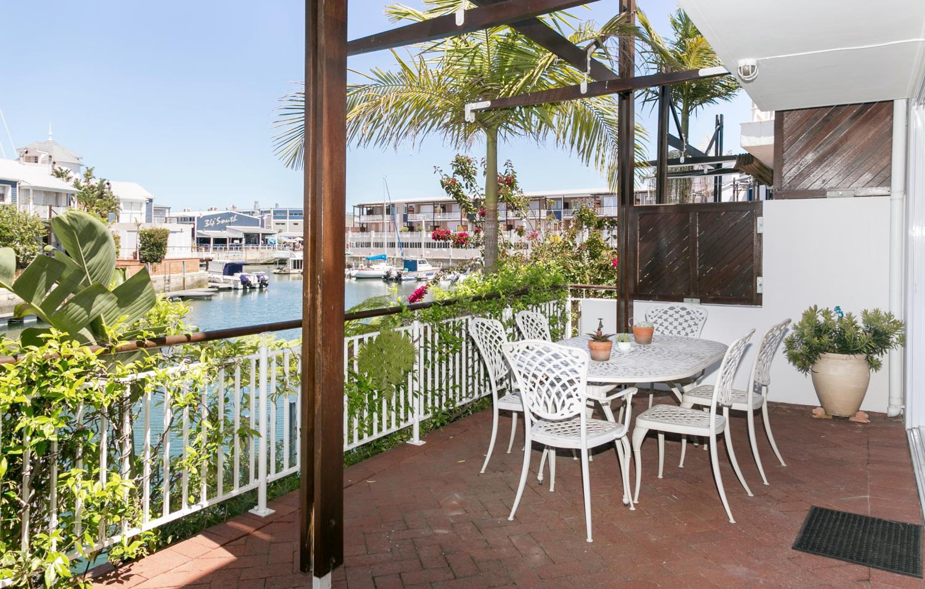 Waterfront - 10 Spinniker Knysna Quays-3 BR life on the water view 4