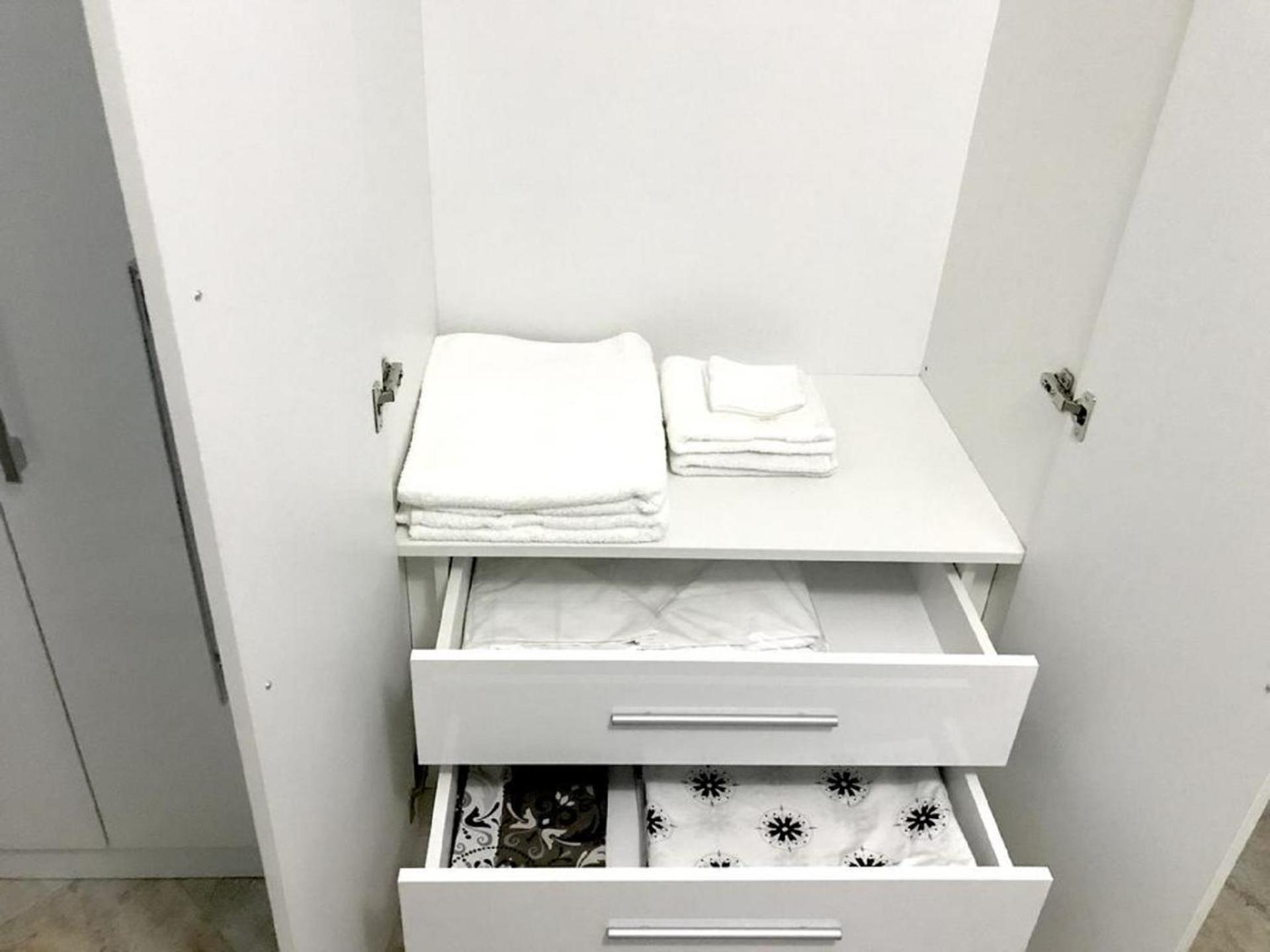 EKA Luxury One-Bedroom Apartment