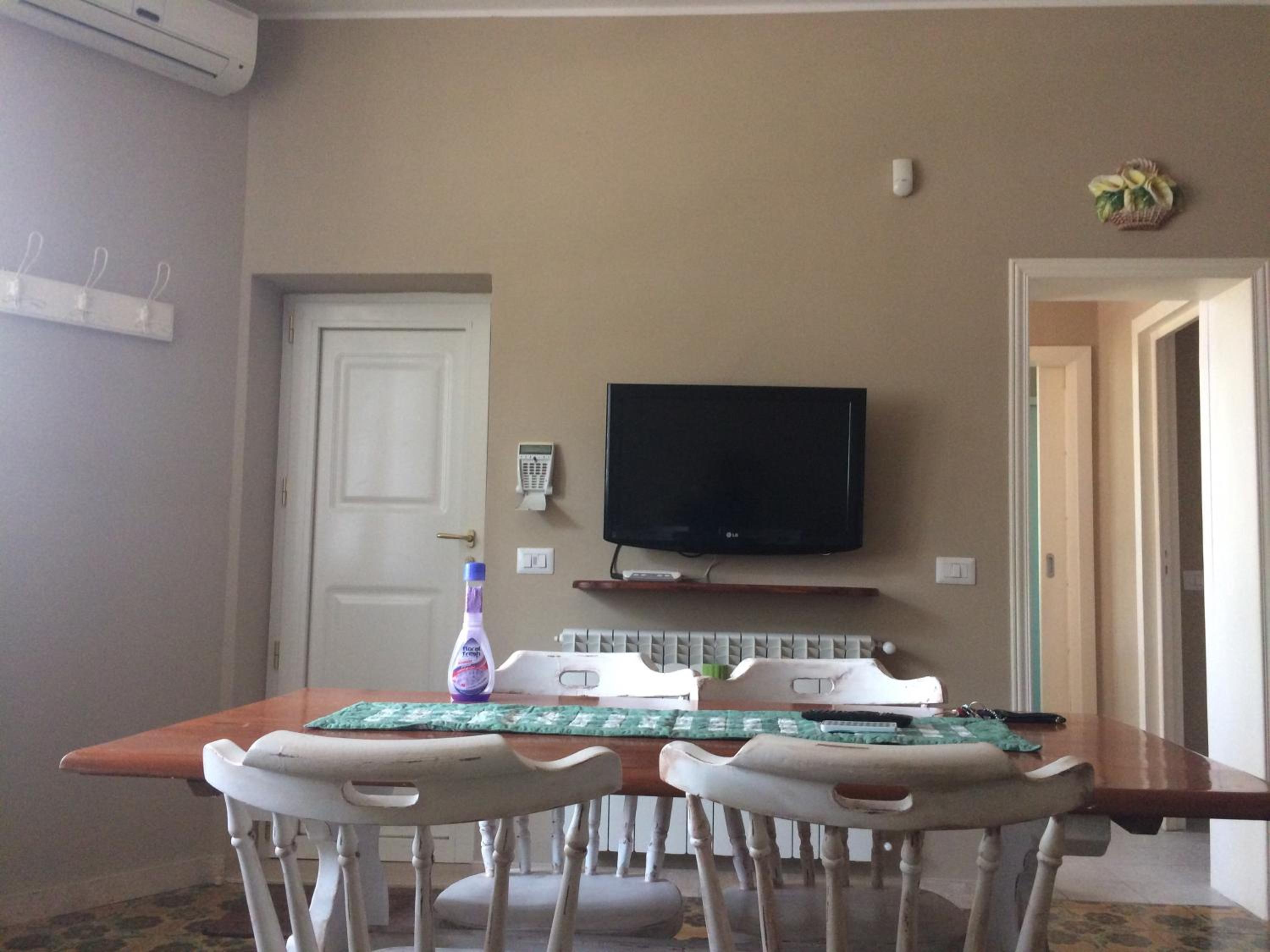 Villa L'Ottagono con cucina parcheggio privato telecamerizzato e wifi view 5