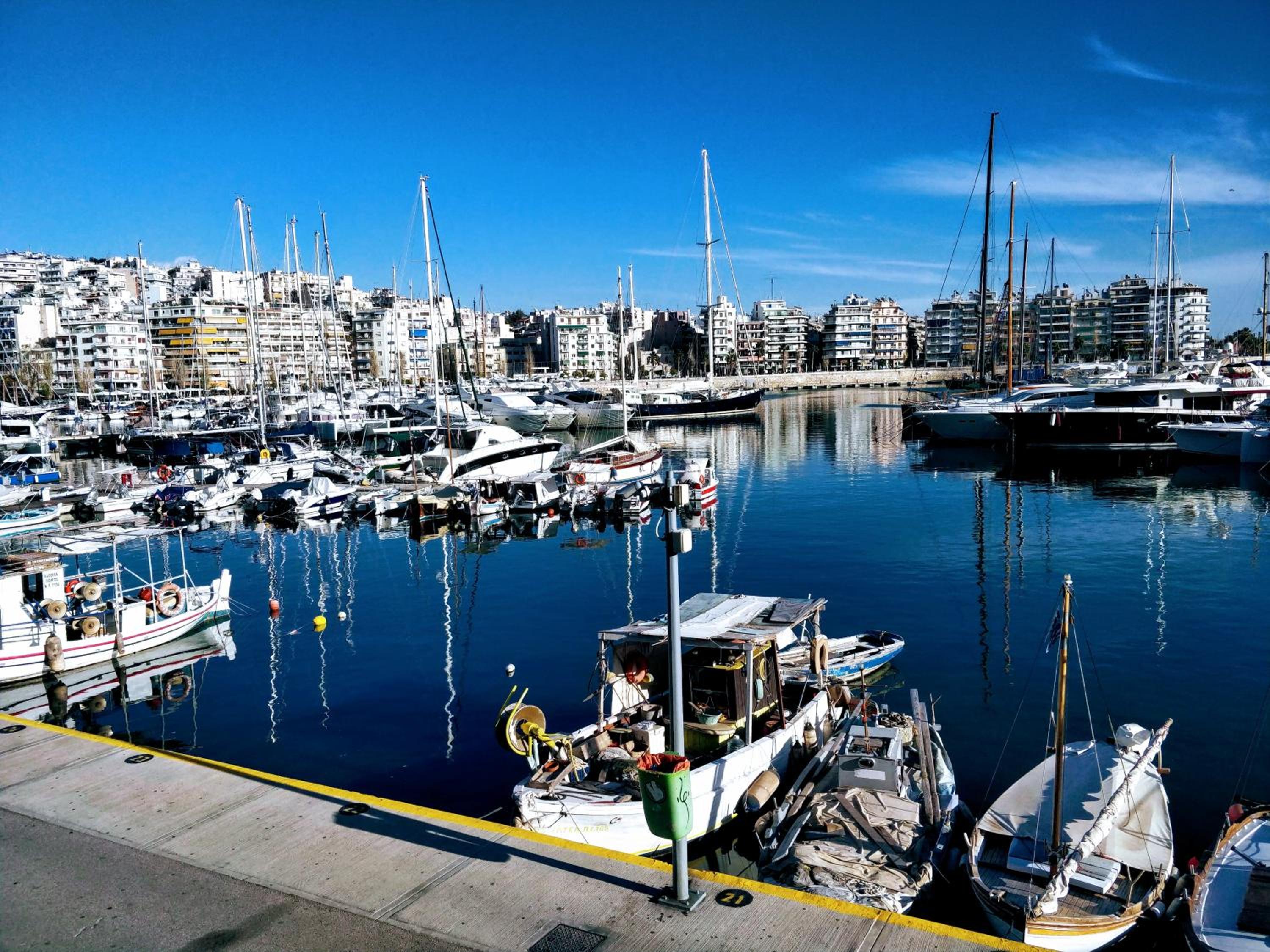 A Refreshed & Rich in Details Apartment in Piraeus (Passalimani - Marina Zeas) view 4