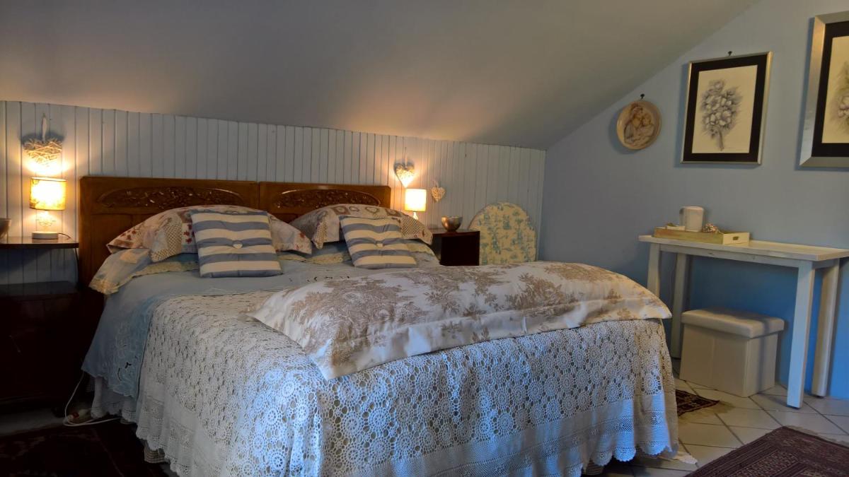 Hassin Cottage view 4