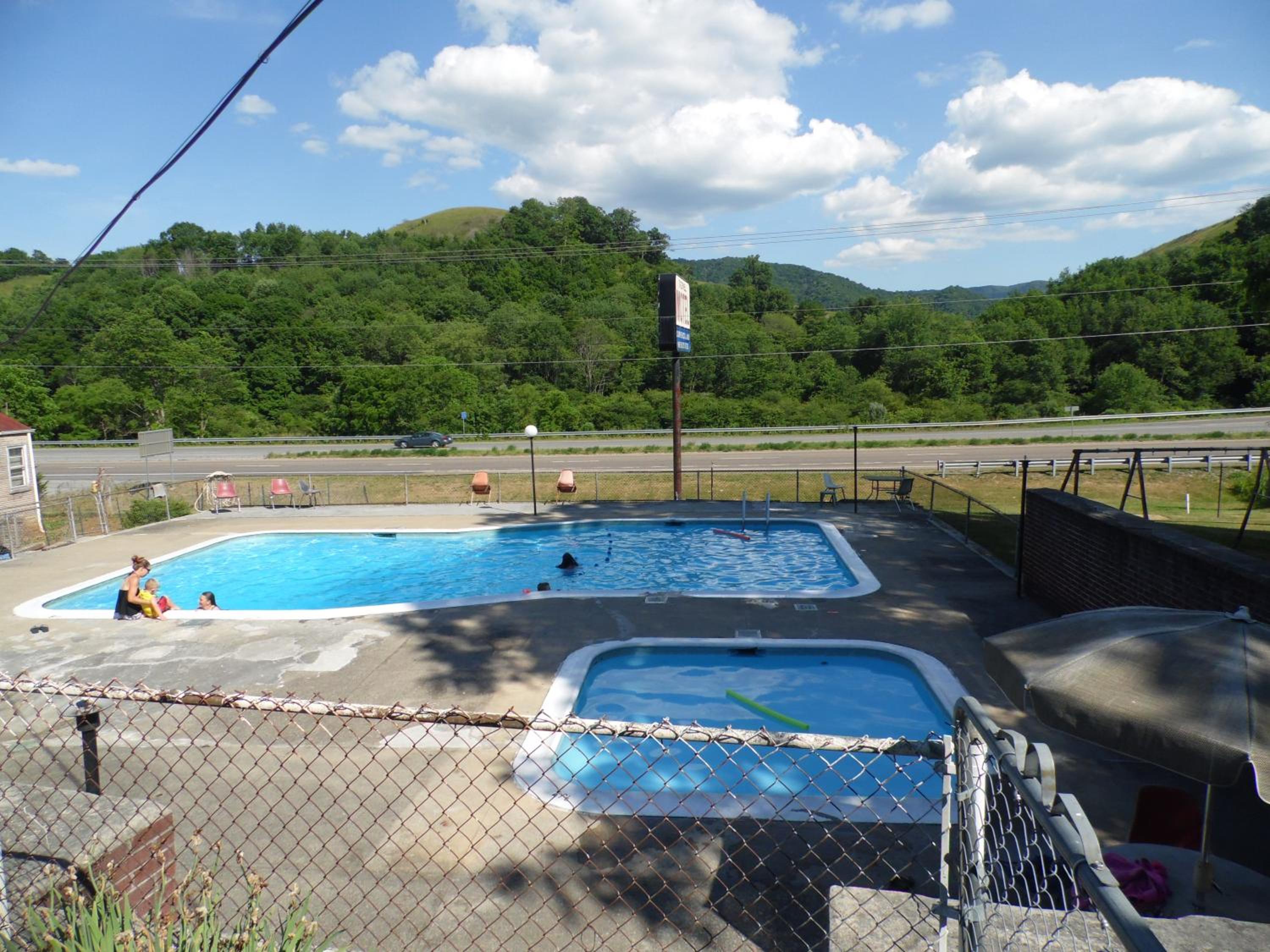 Tazewell Motel view 4