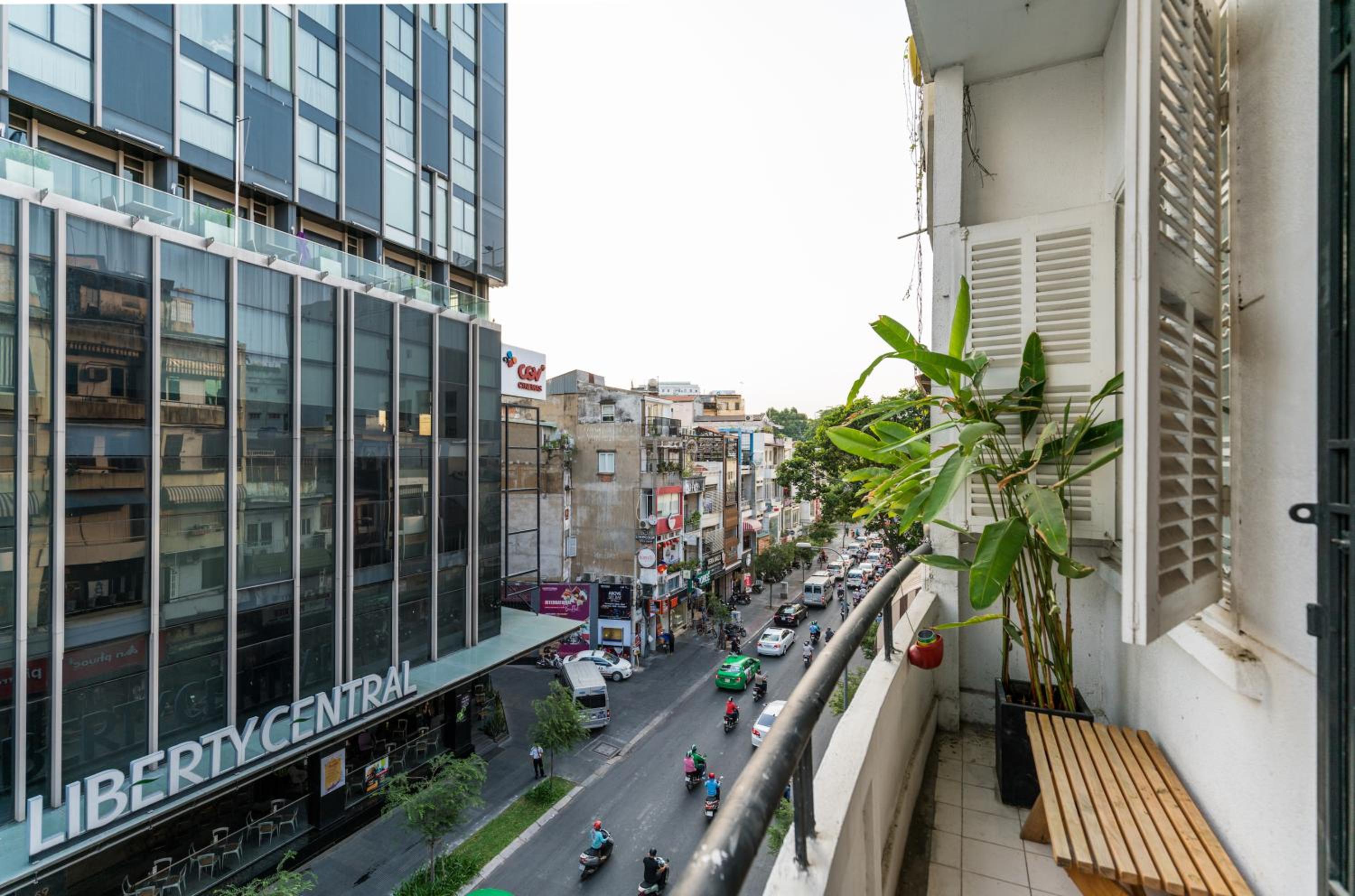 Retro Flat near Nguyen Hue by CIRCADIAN