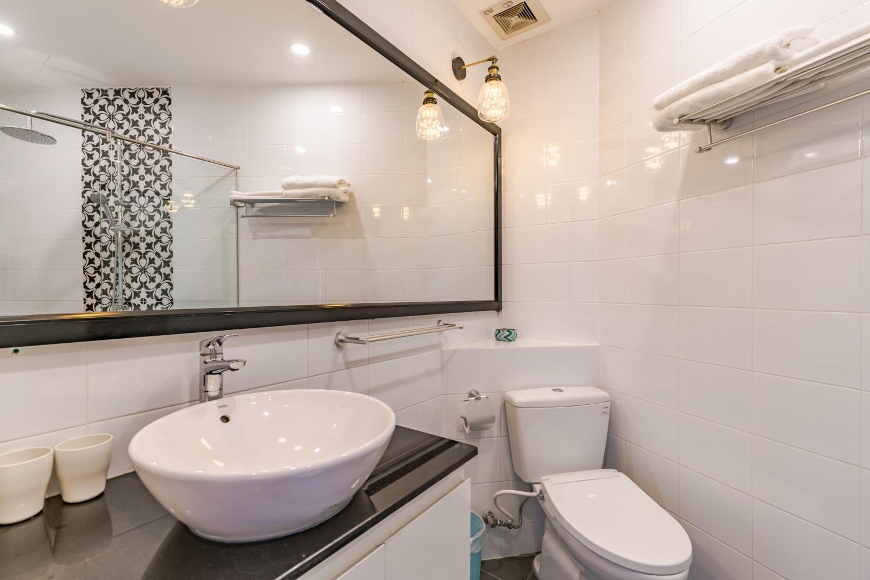 Retro Flat near Nguyen Hue by CIRCADIAN