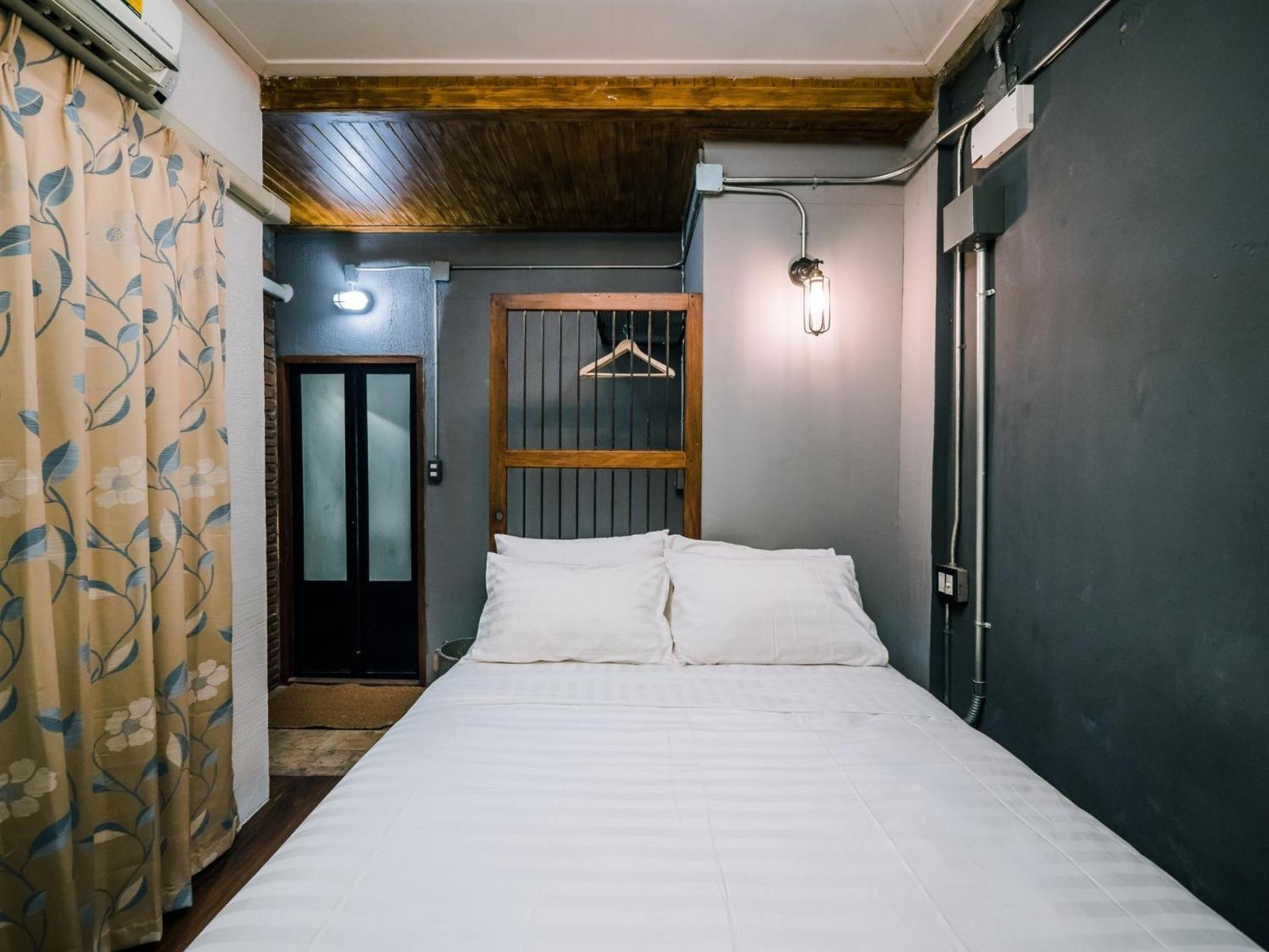 Zeds Hostel Bangkok