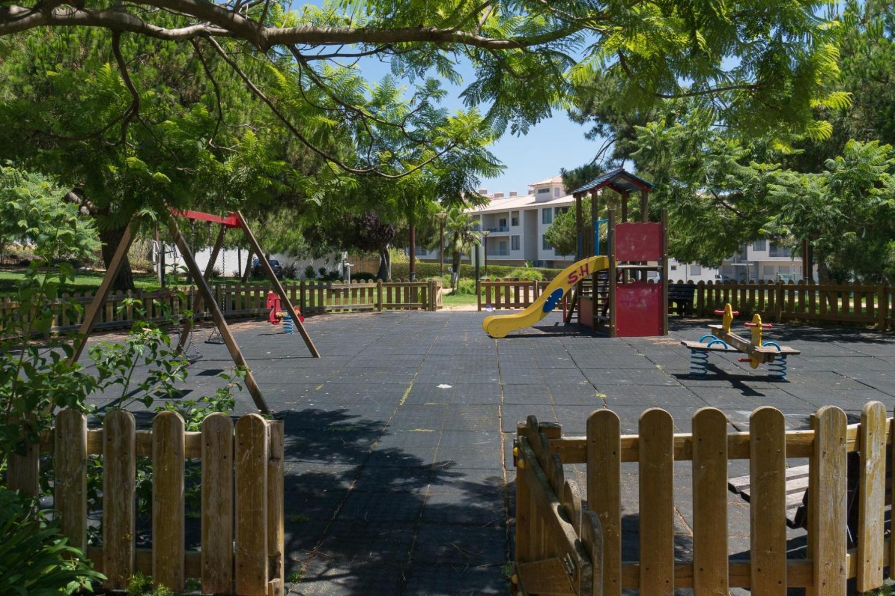 COLINA FÉRIAS- Garagem & WIFI view 5