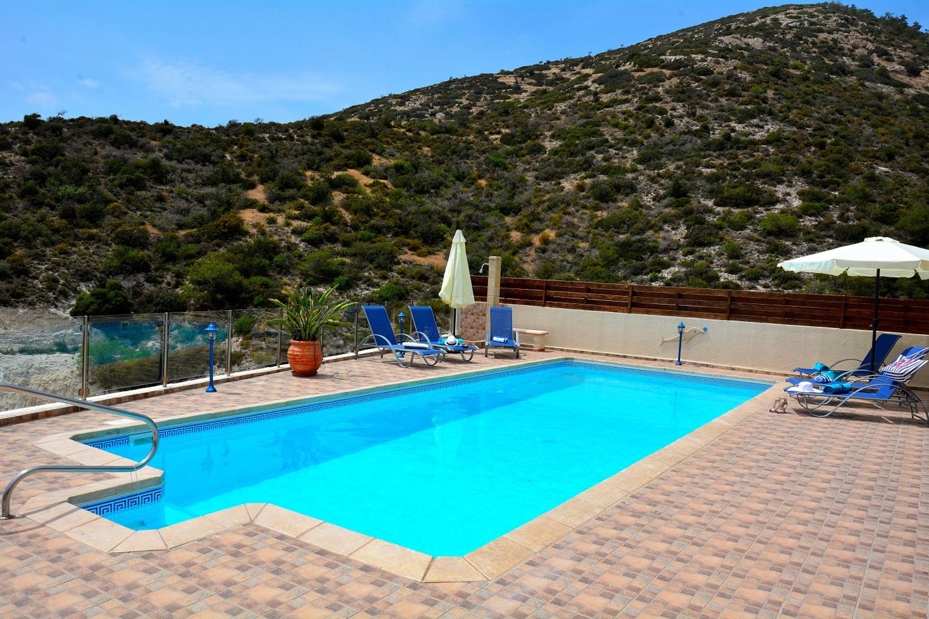 Villa Ocean Breeze view 3