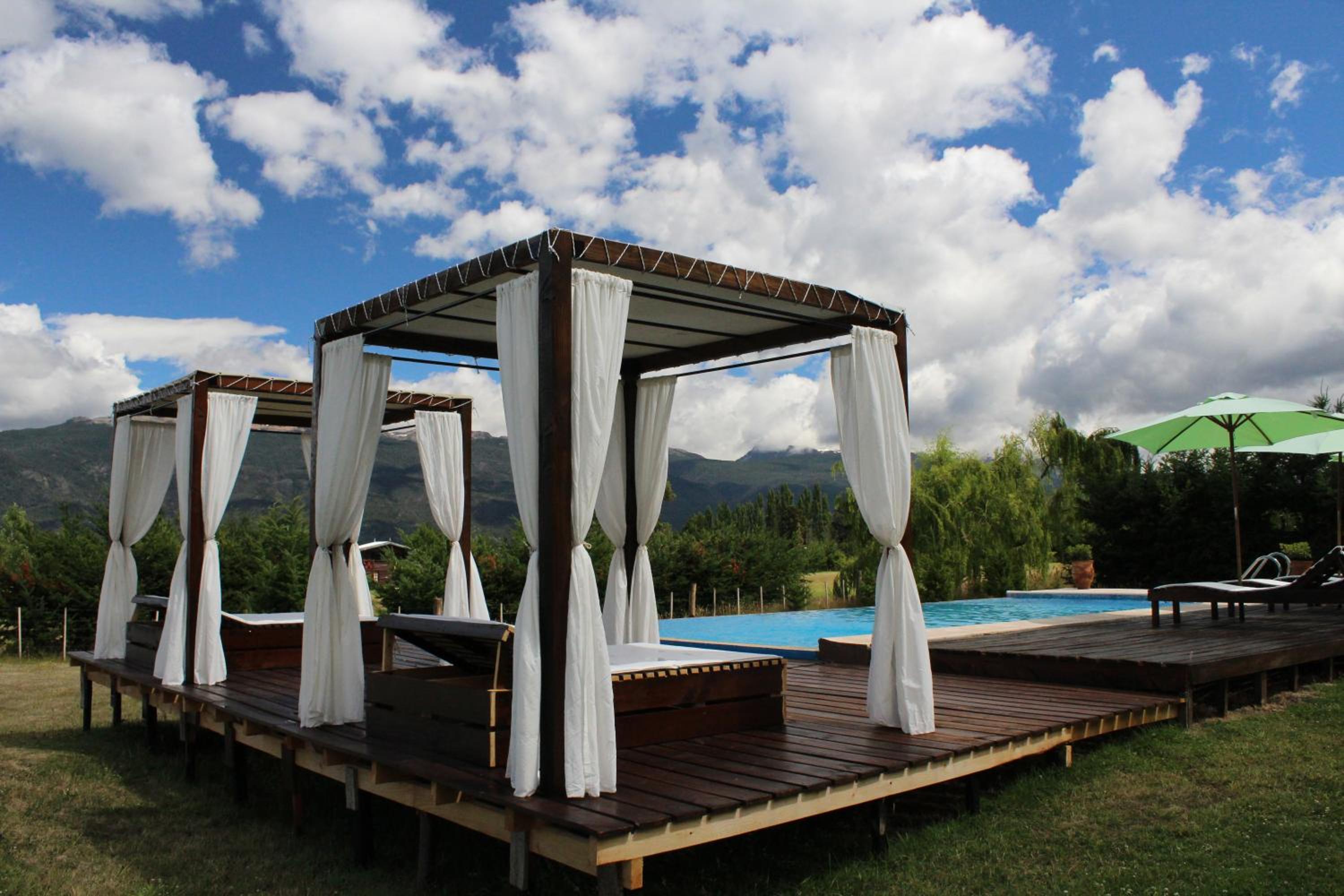 Las Nubes Piscina interior y exterior