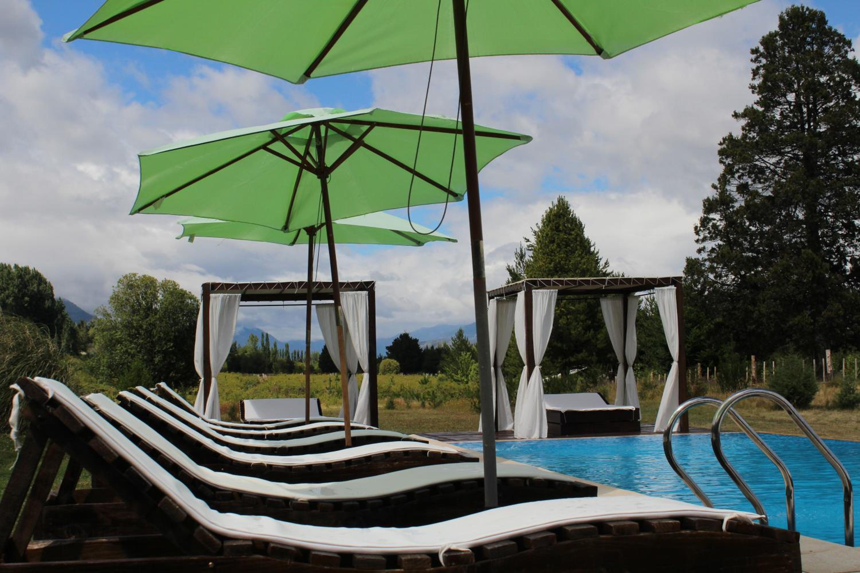 Las Nubes Piscina interior y exterior