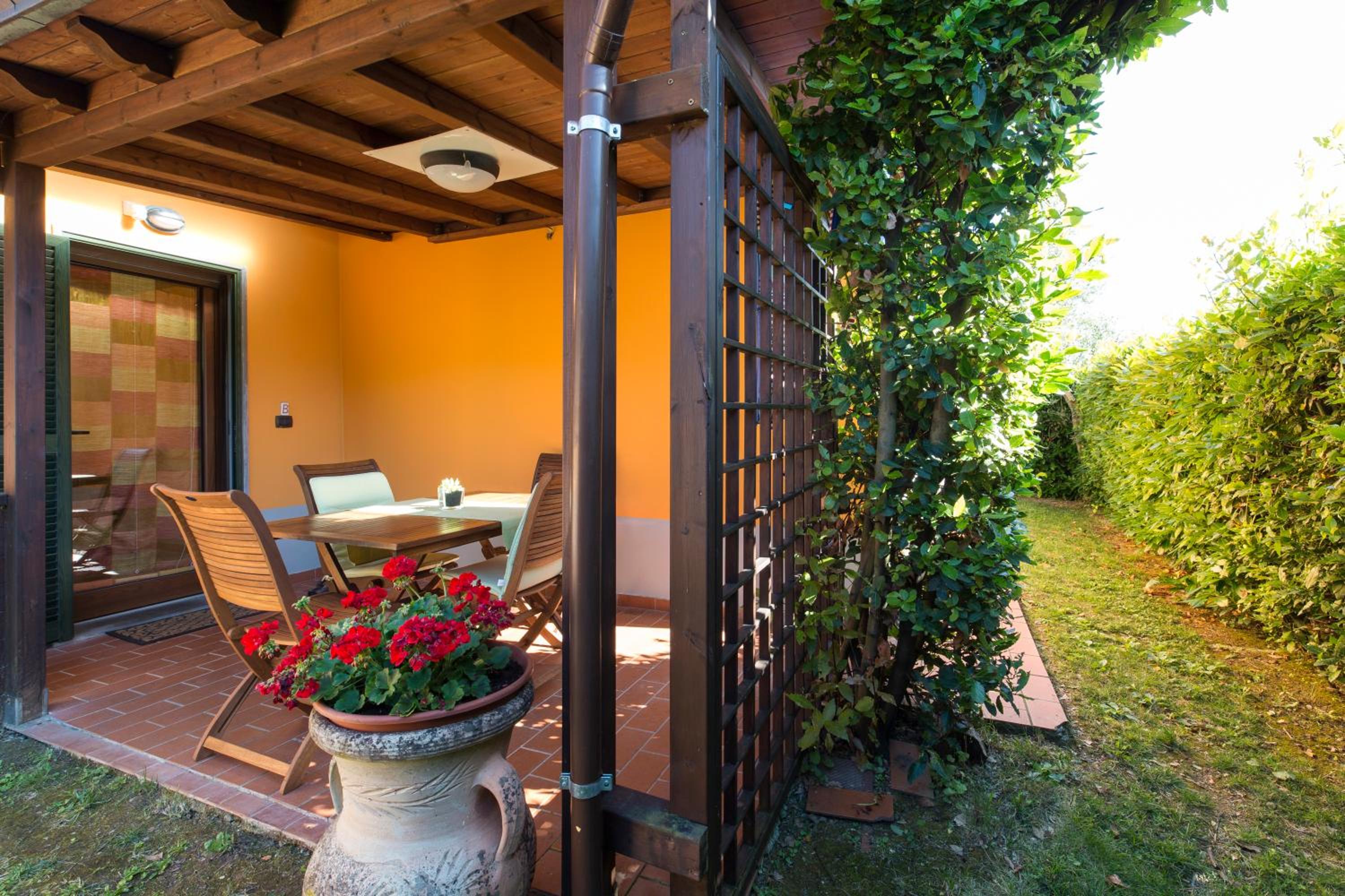 Appartamenti Residence Montebello, relax con giardino e piscina