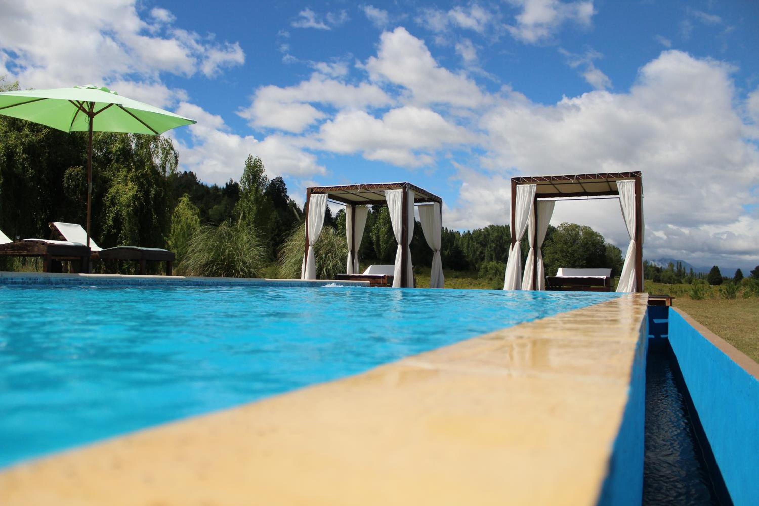 Las Nubes Piscina interior y exterior