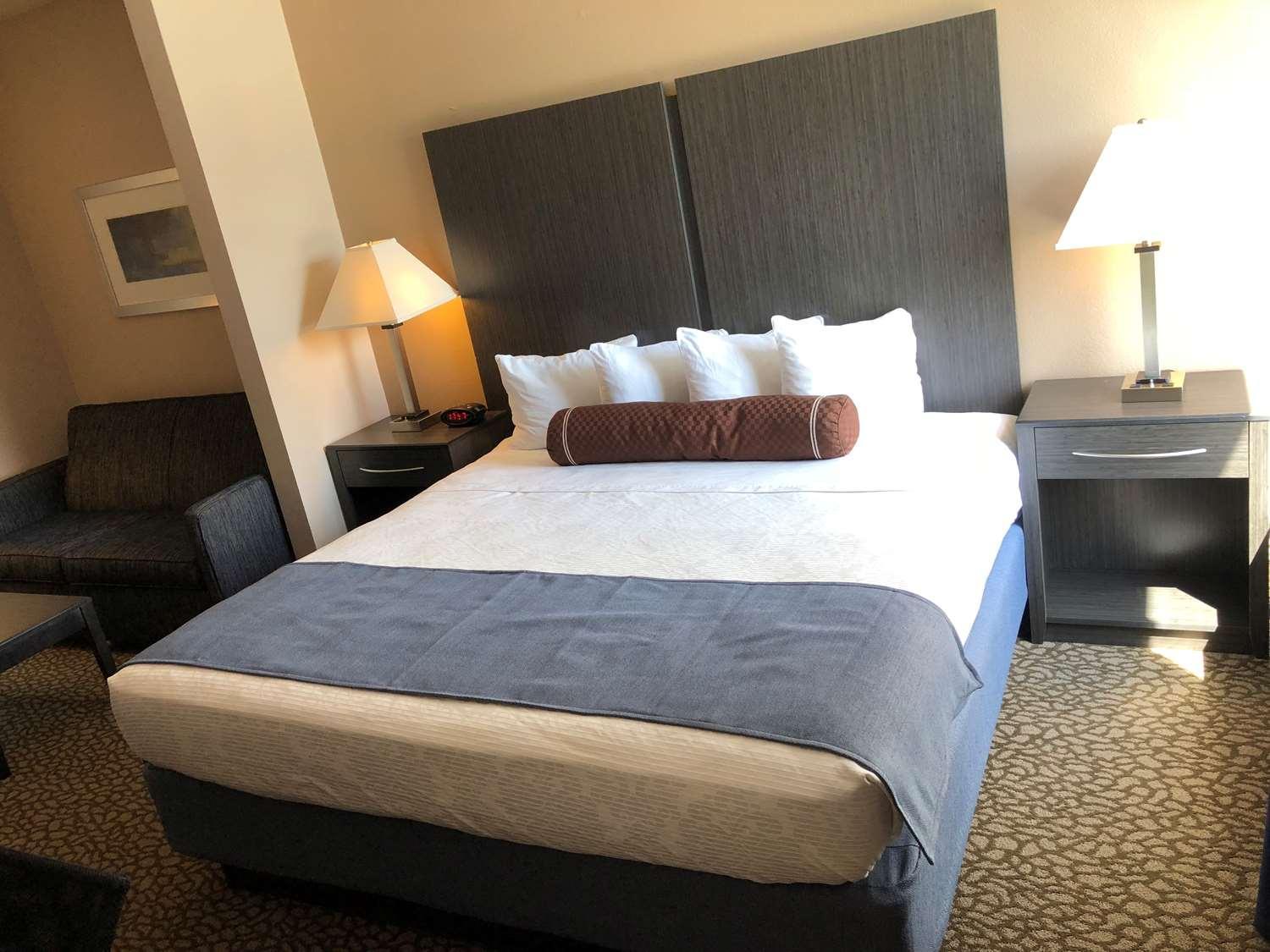 Best Western Plus Bradenton Hotel Suites - Property Image 21
