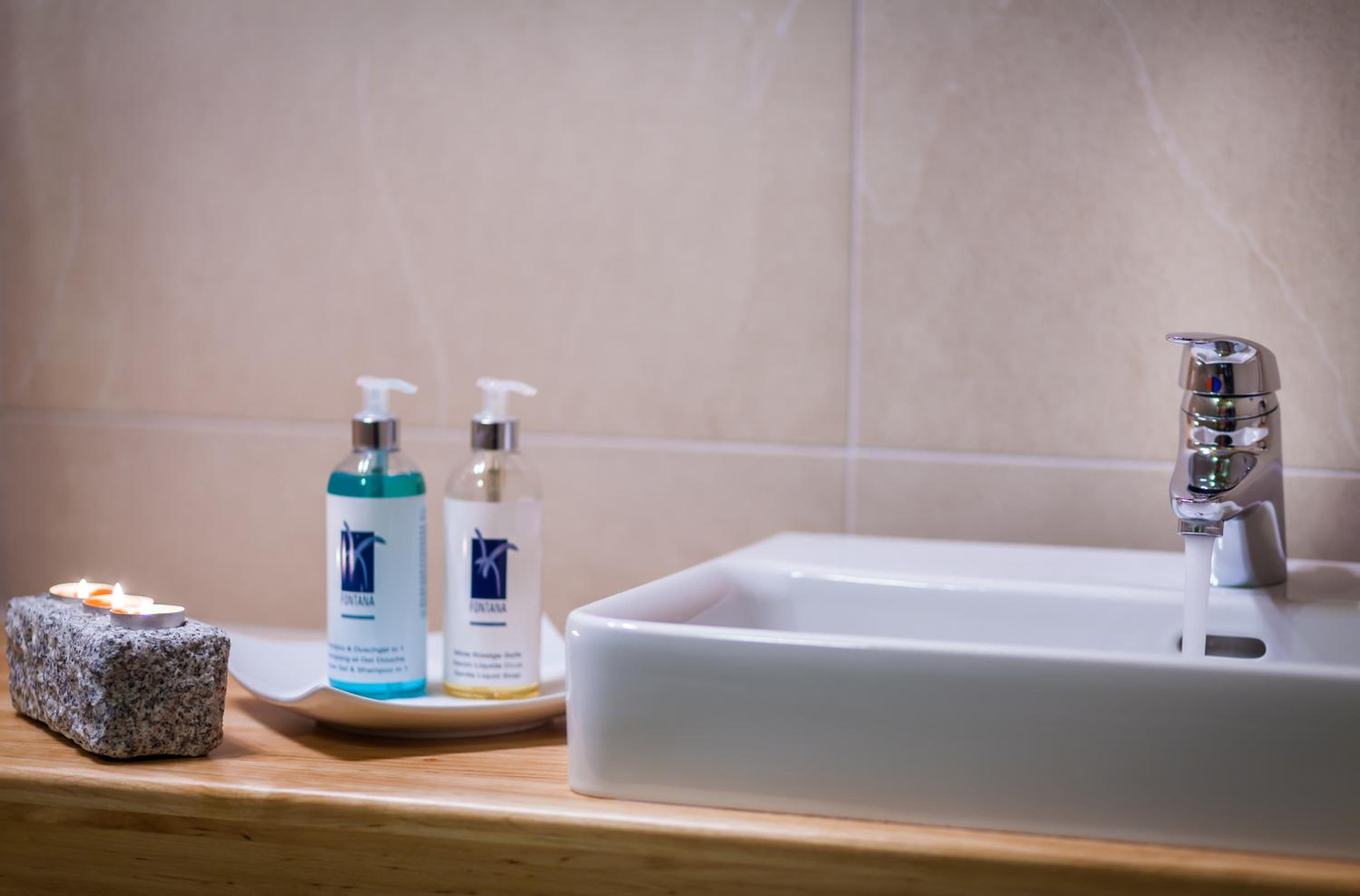 Simone's Platzerl - inklusive täglichem freien Eintritt Tauern Spa - nur 5 Gehminuten, Sommerkarte, privatem Garten mit Schwimmteich, Grill und Saunabereic