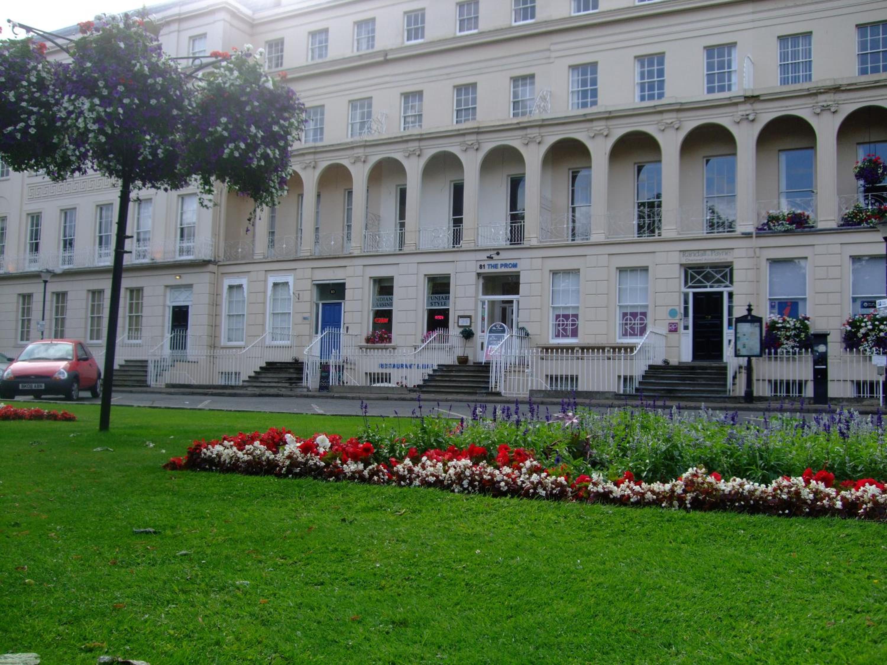 Rooms on The Prom