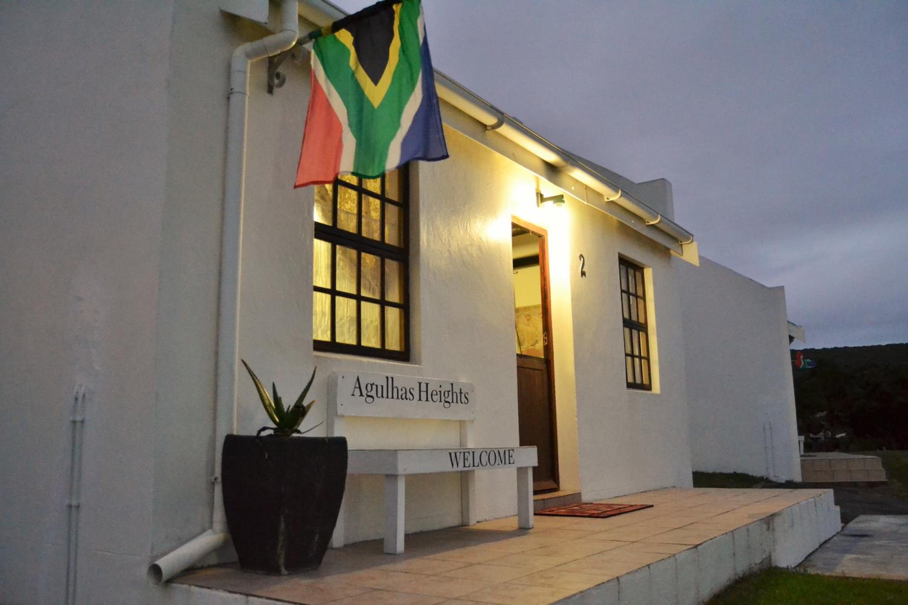 Agulhas Heights self-catering cottages BEST OCEAN VIEWS view 2