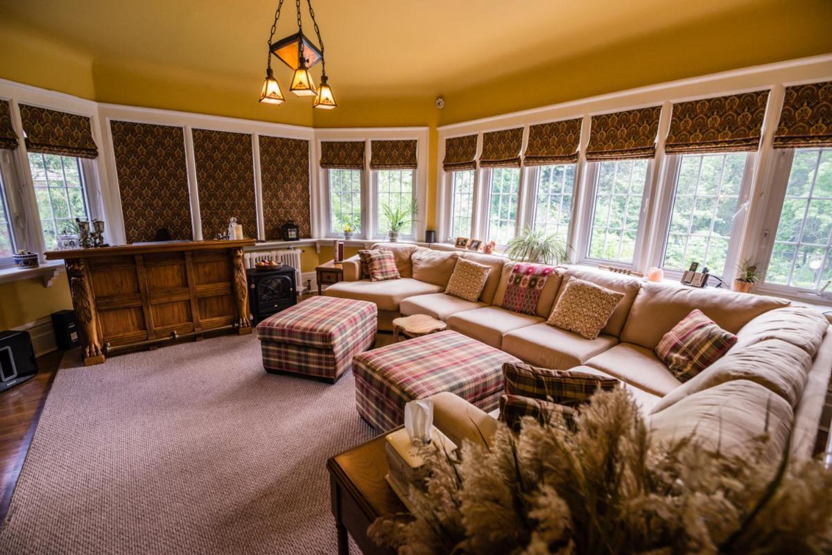 Avonview Manor