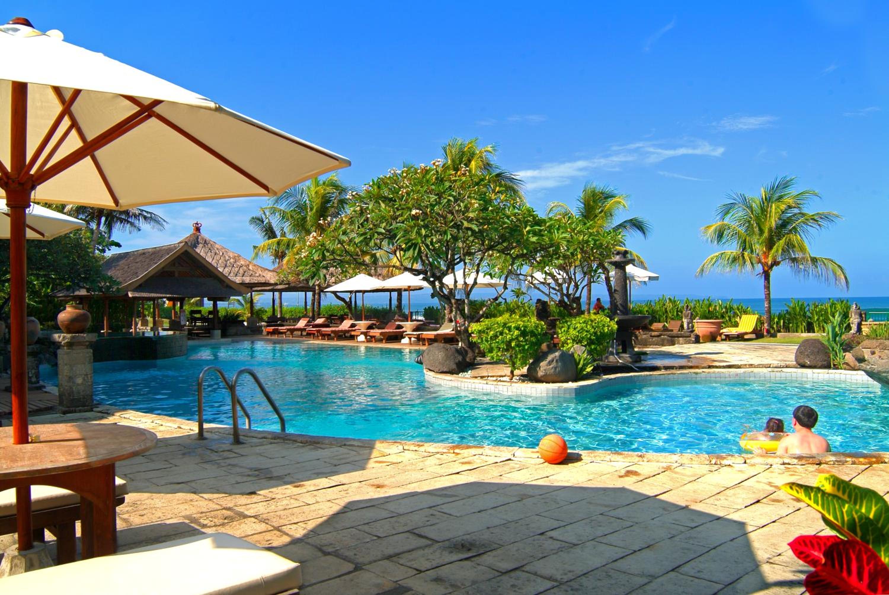 Grand Balisani Suites Hotel