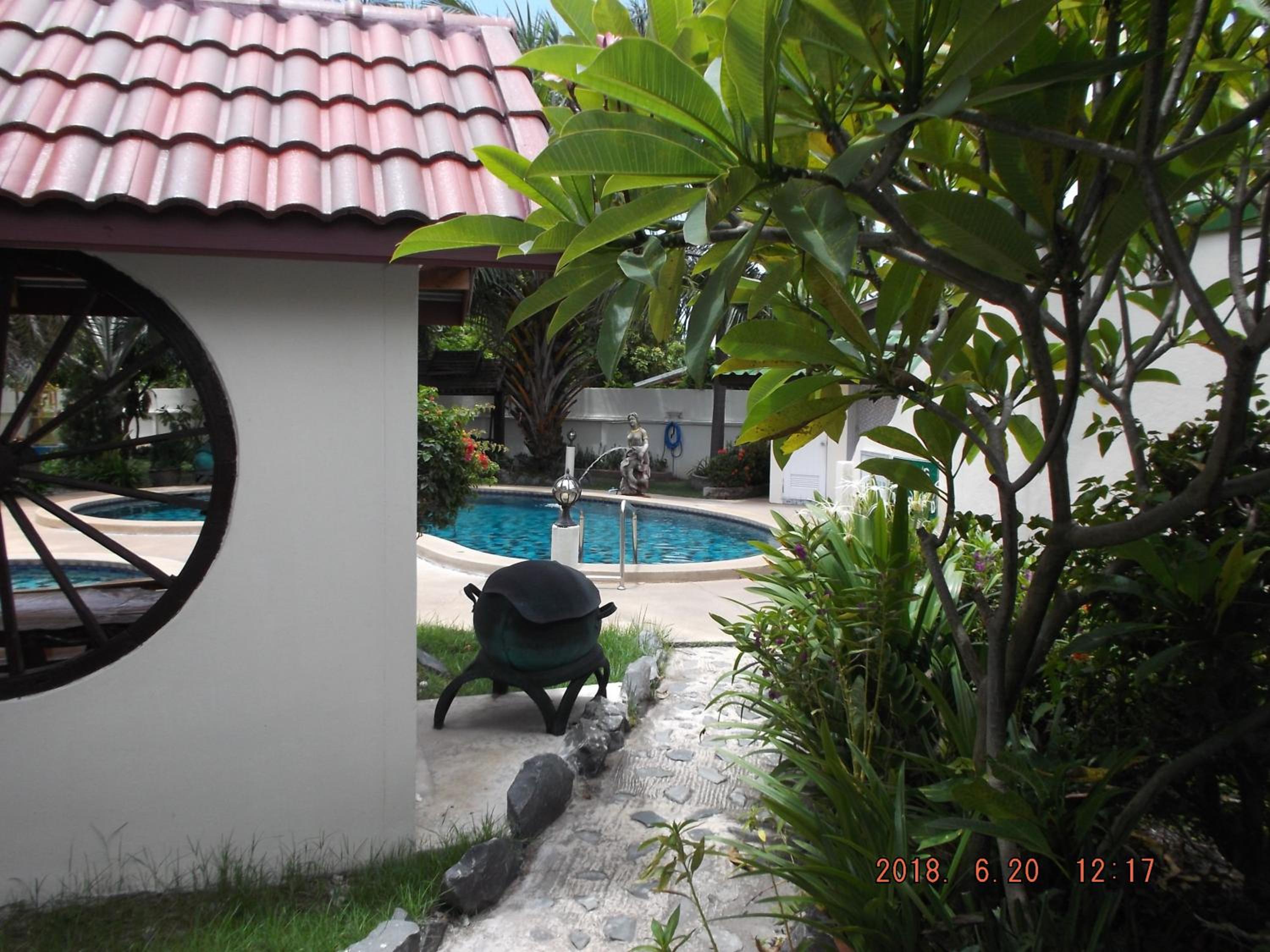 Photo 8