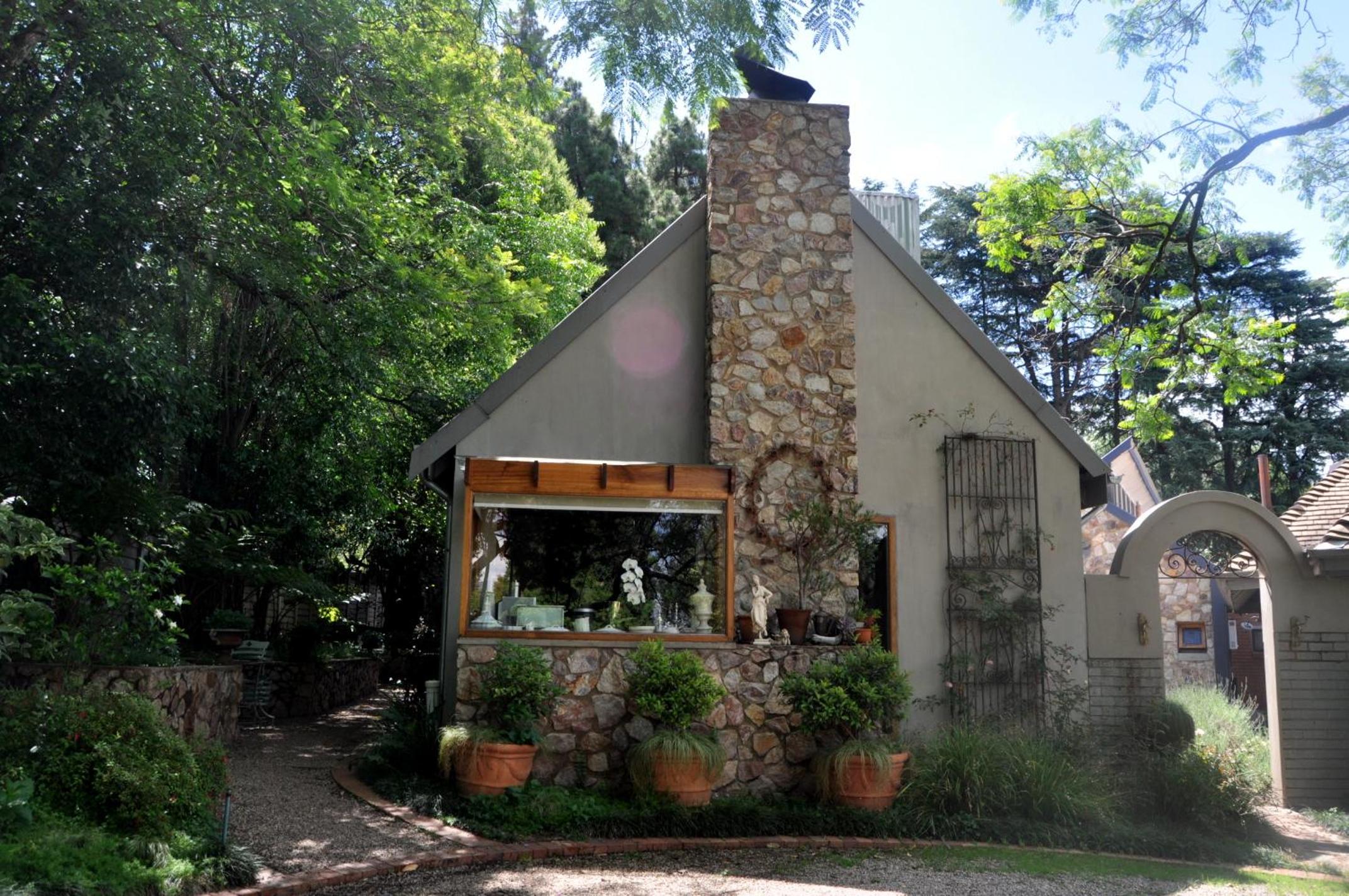 Festina Lente Guesthouse