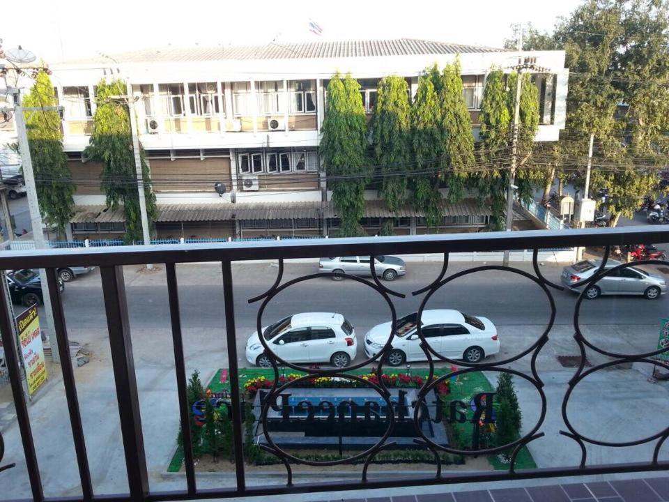 Ratchanee Place