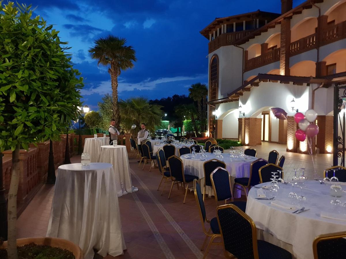 restaurant