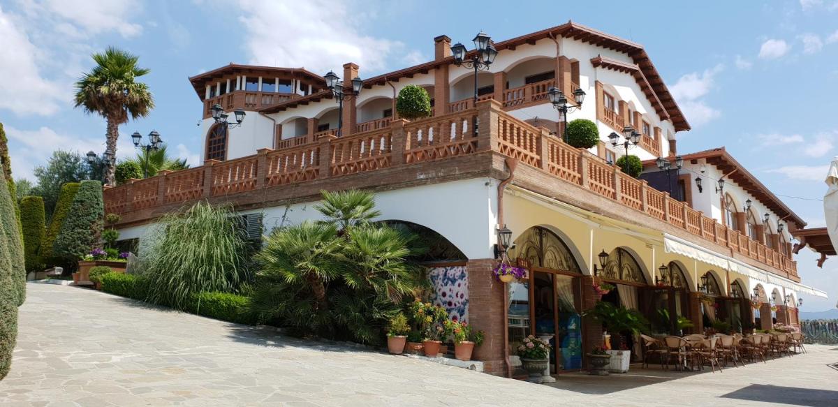 Hotel Kodra e Kuajve - Image 1