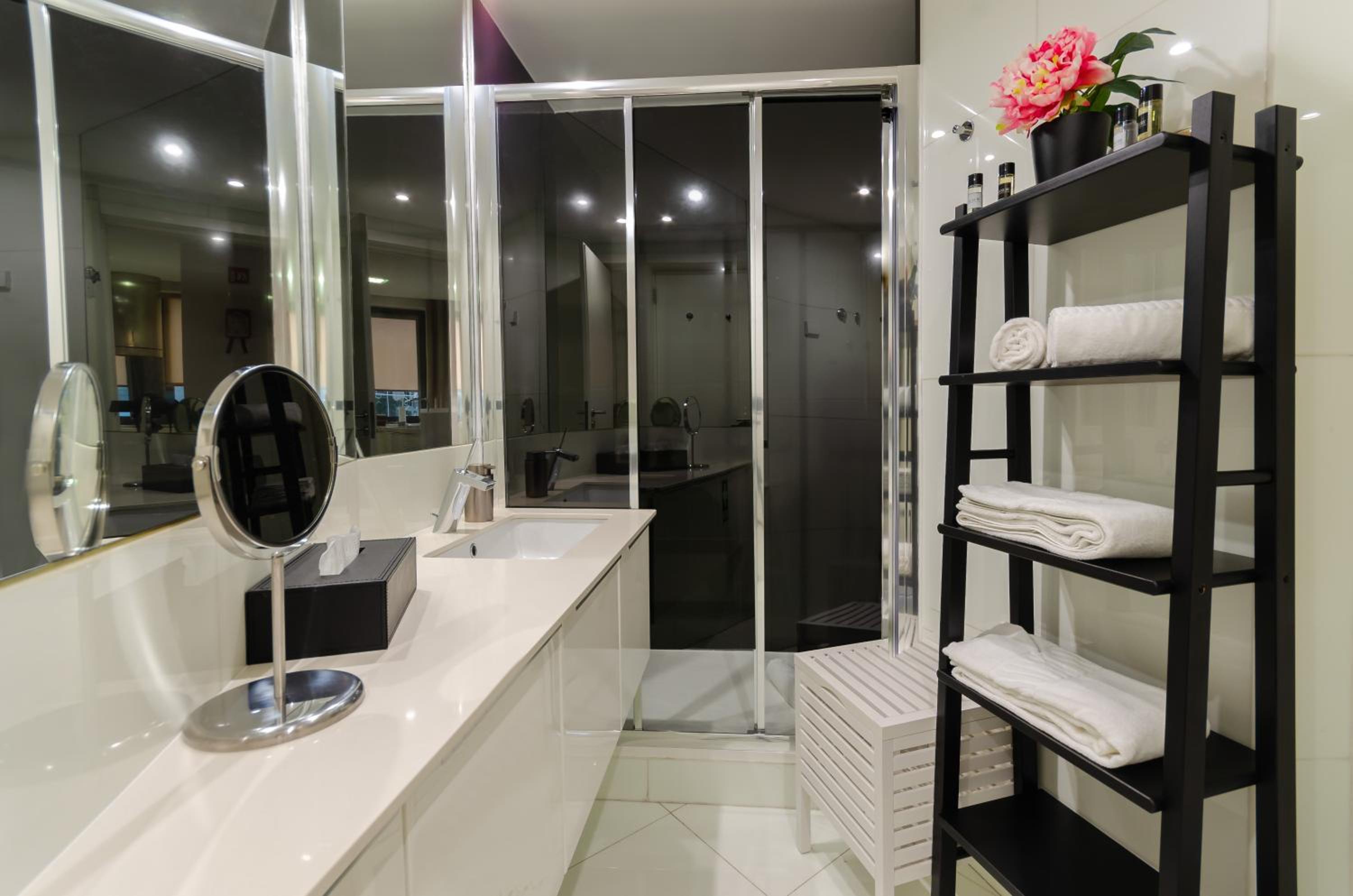 Lisbon Avenue Marquês - Luxury Apart view 3