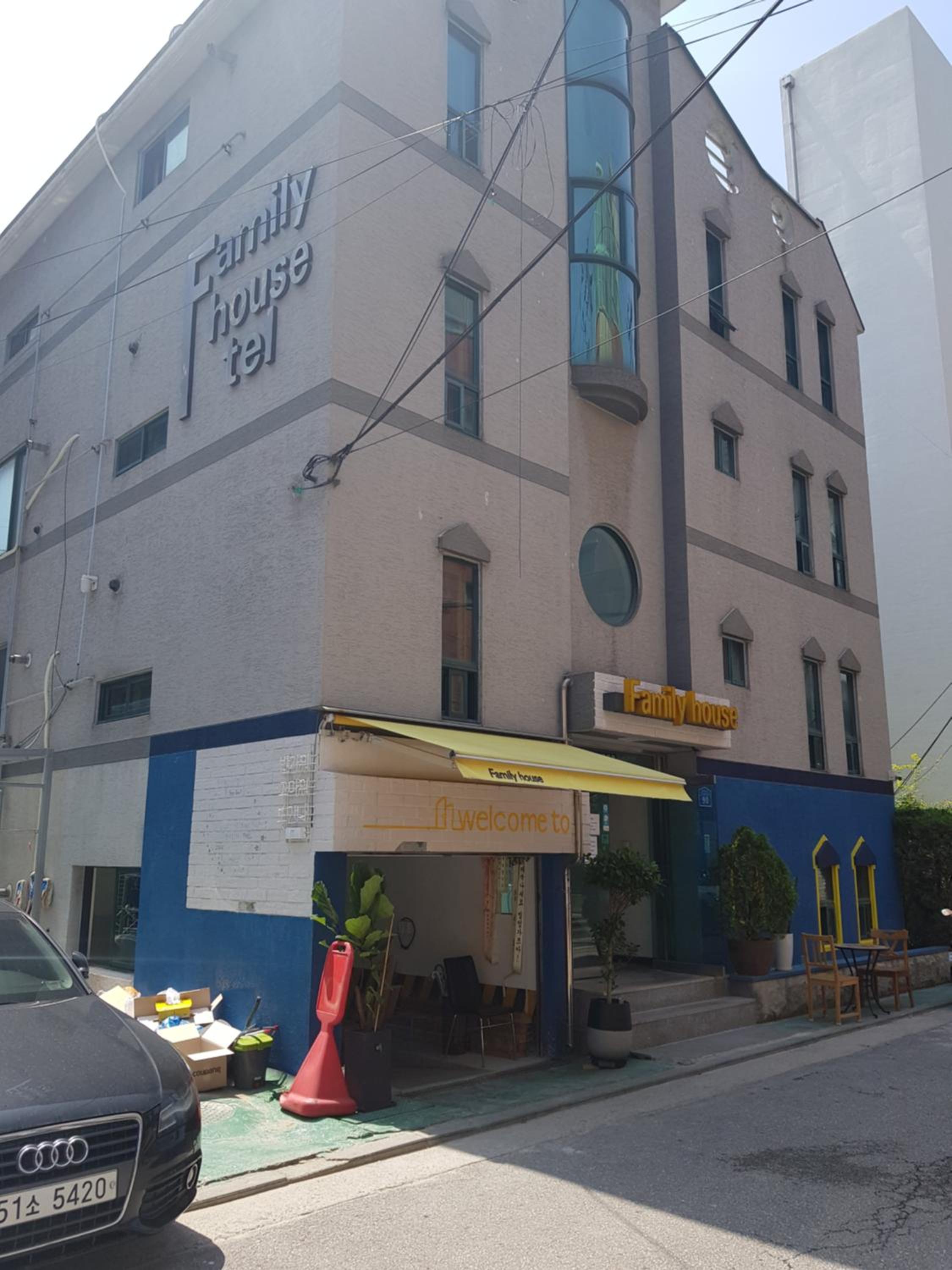 Take 1 Guesthouse Hongdae view 3