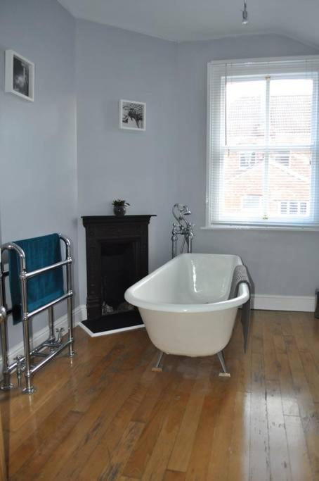 Beautiful large victorian waterfront house view 5