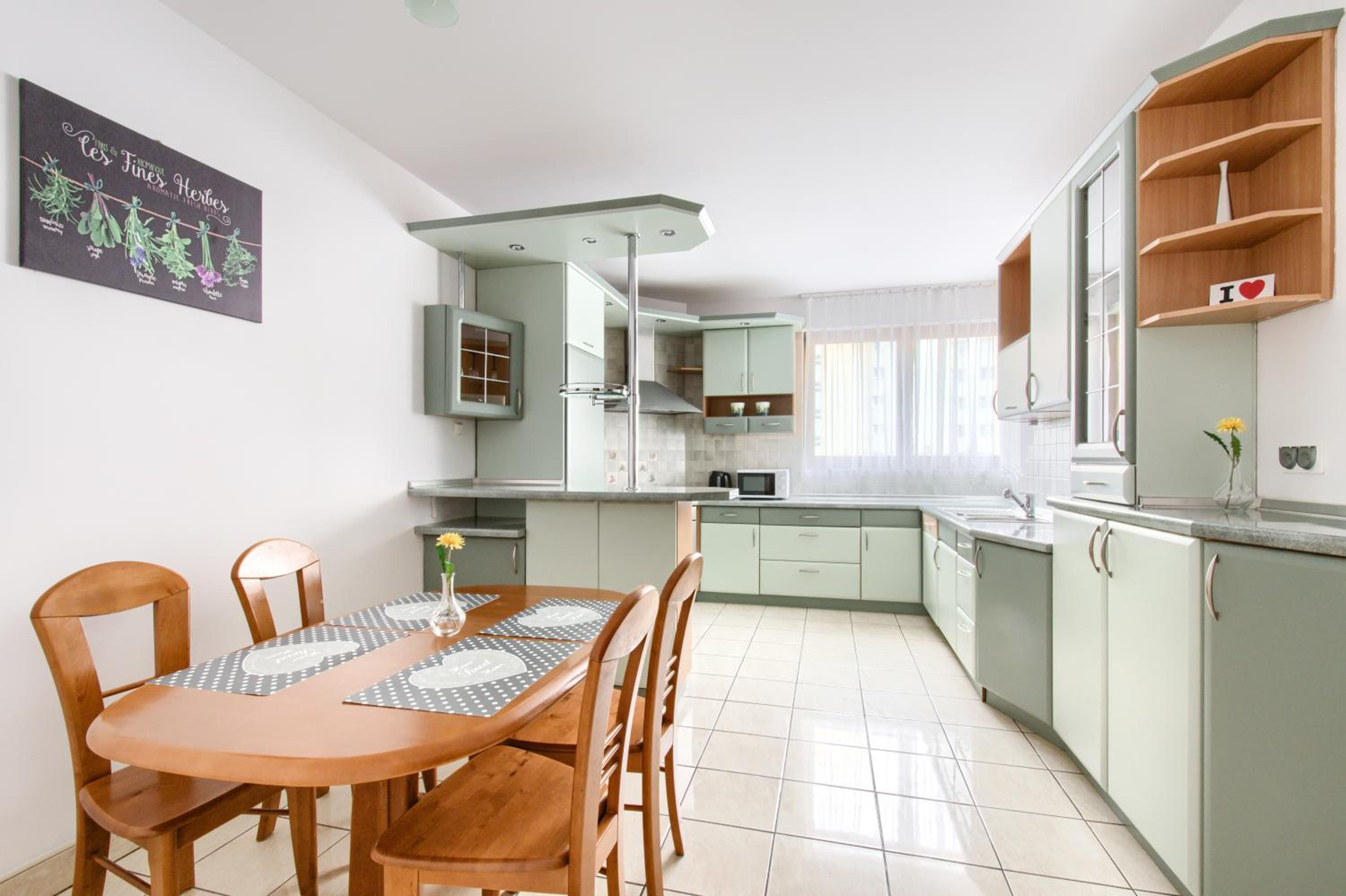 Gama Great Location & Famili Apartment 120m 2-12 people view 3