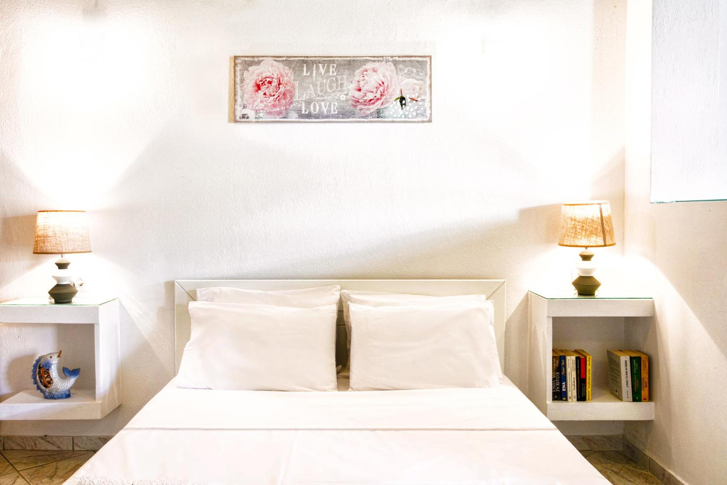 Del Sol Suites