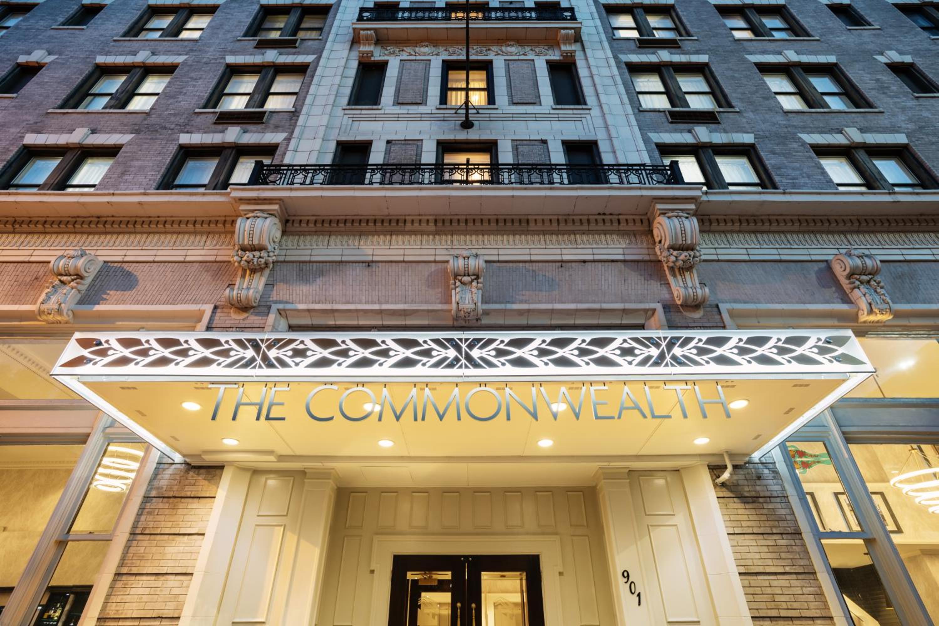 Hotel The Commonwealth - Image 1