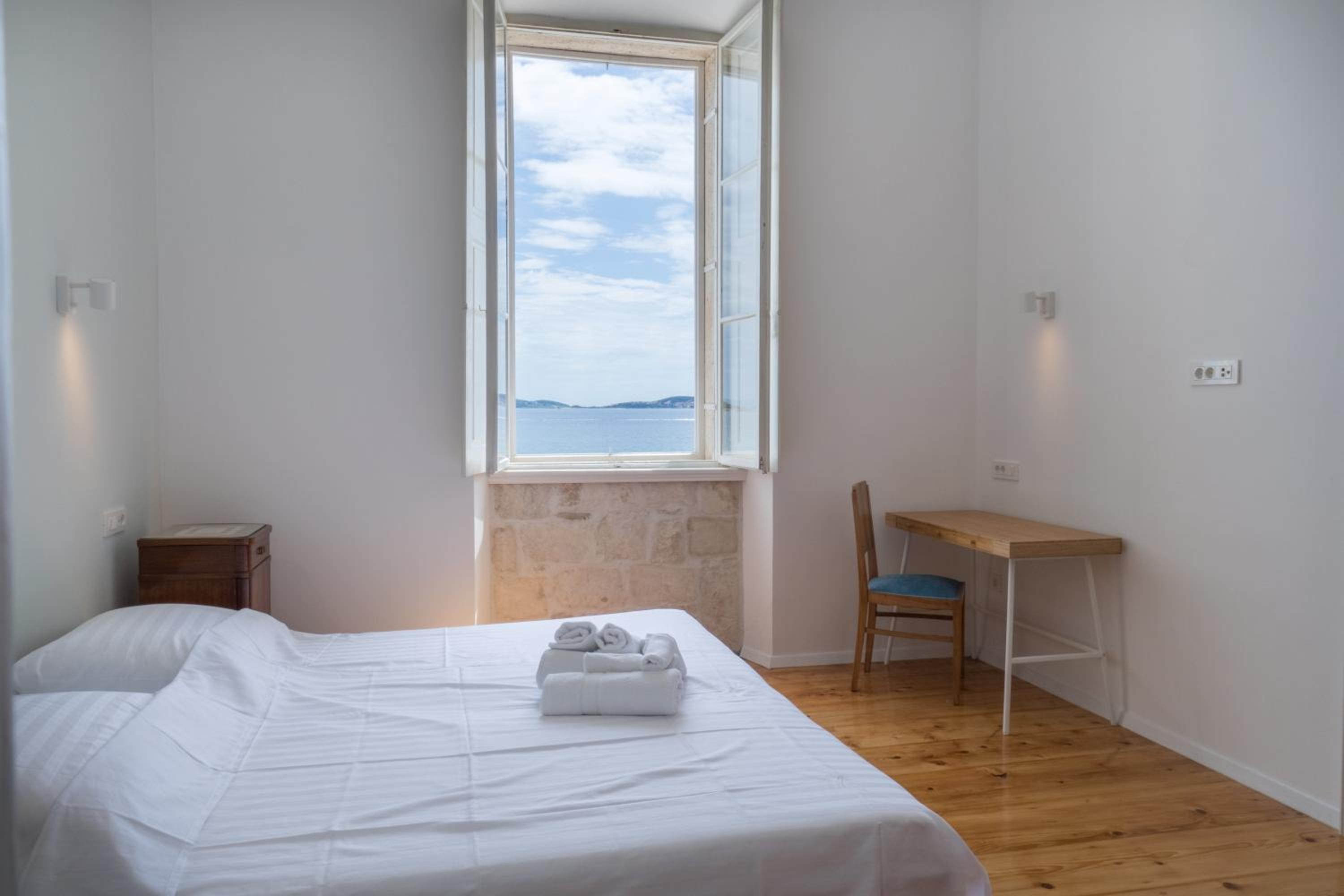 Beachfront 4-bedroom villa Sea Wave in Orebic, Croatia photo 3