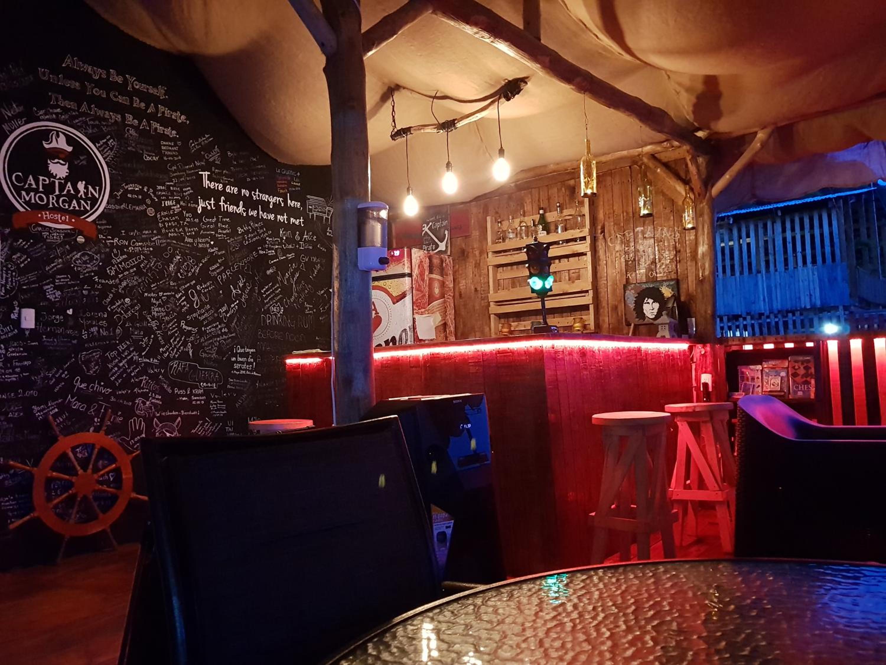 Captain Morgan Hostel Lake Coatepeque
