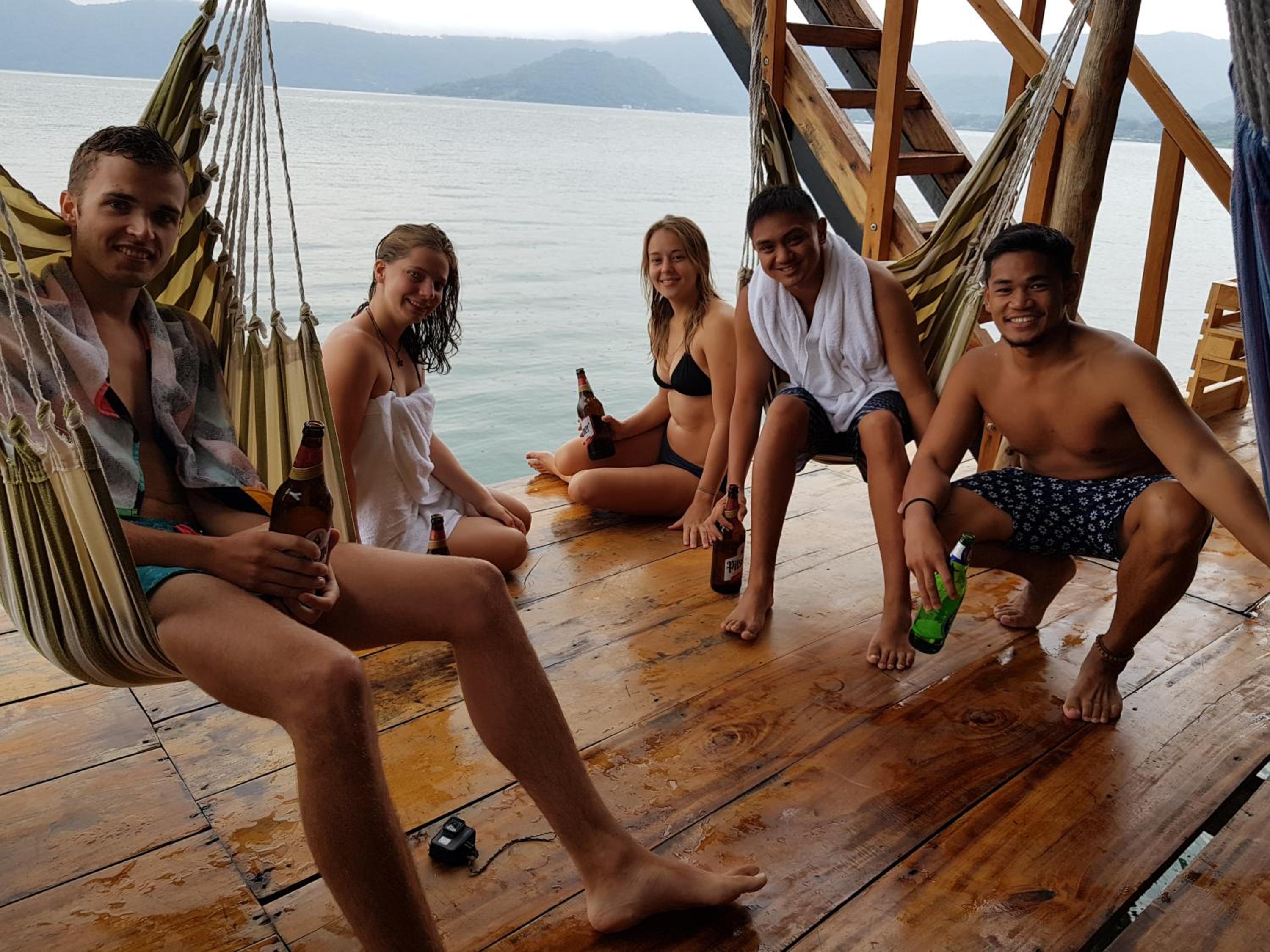 Captain Morgan Hostel Lake Coatepeque