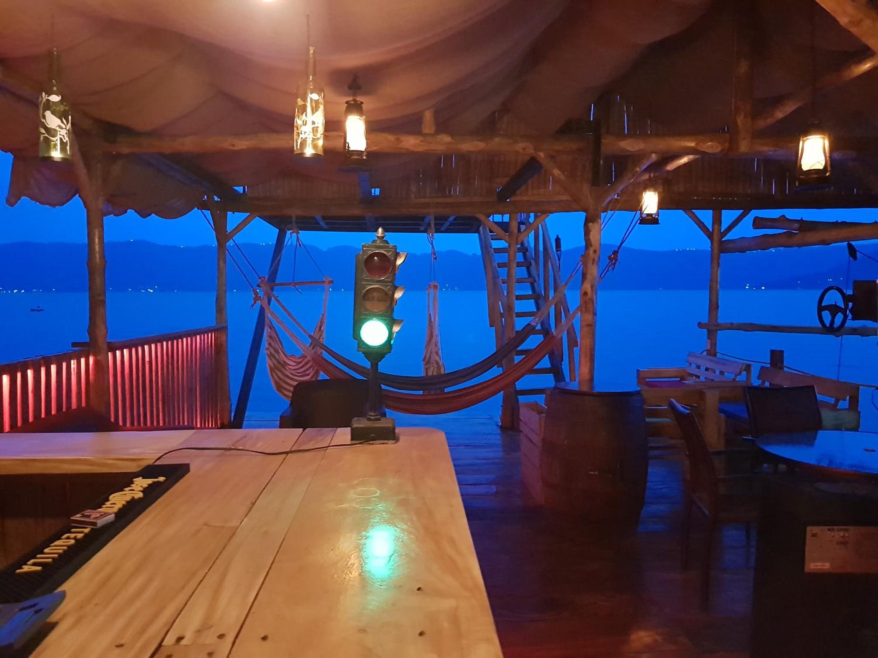 Captain Morgan Hostel Lake Coatepeque