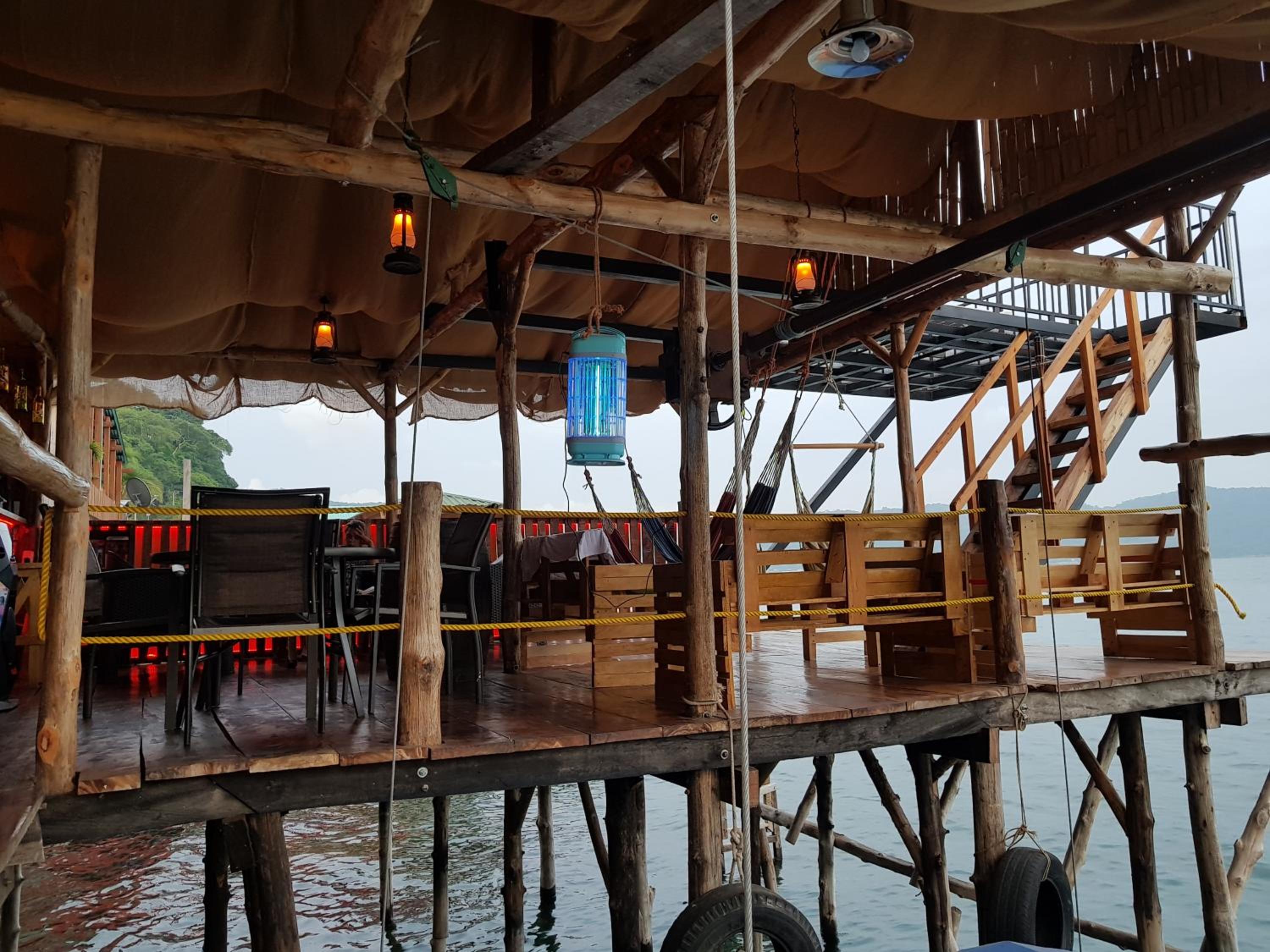 Captain Morgan Hostel Lake Coatepeque