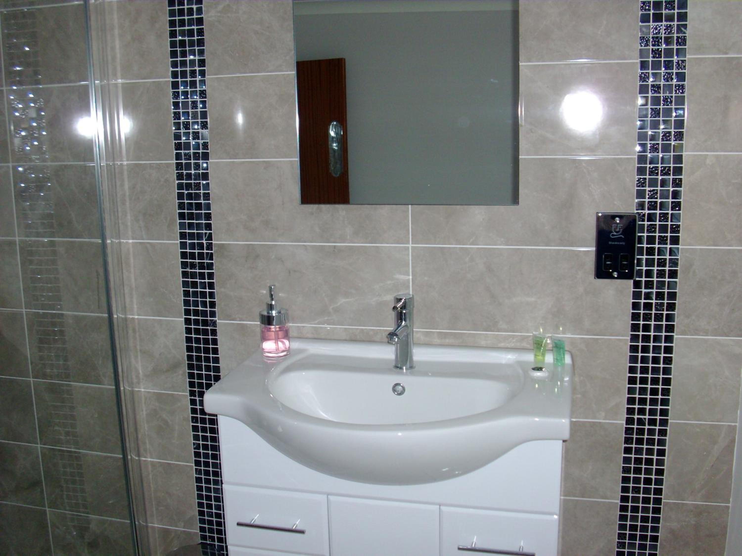 Farnham Hotel