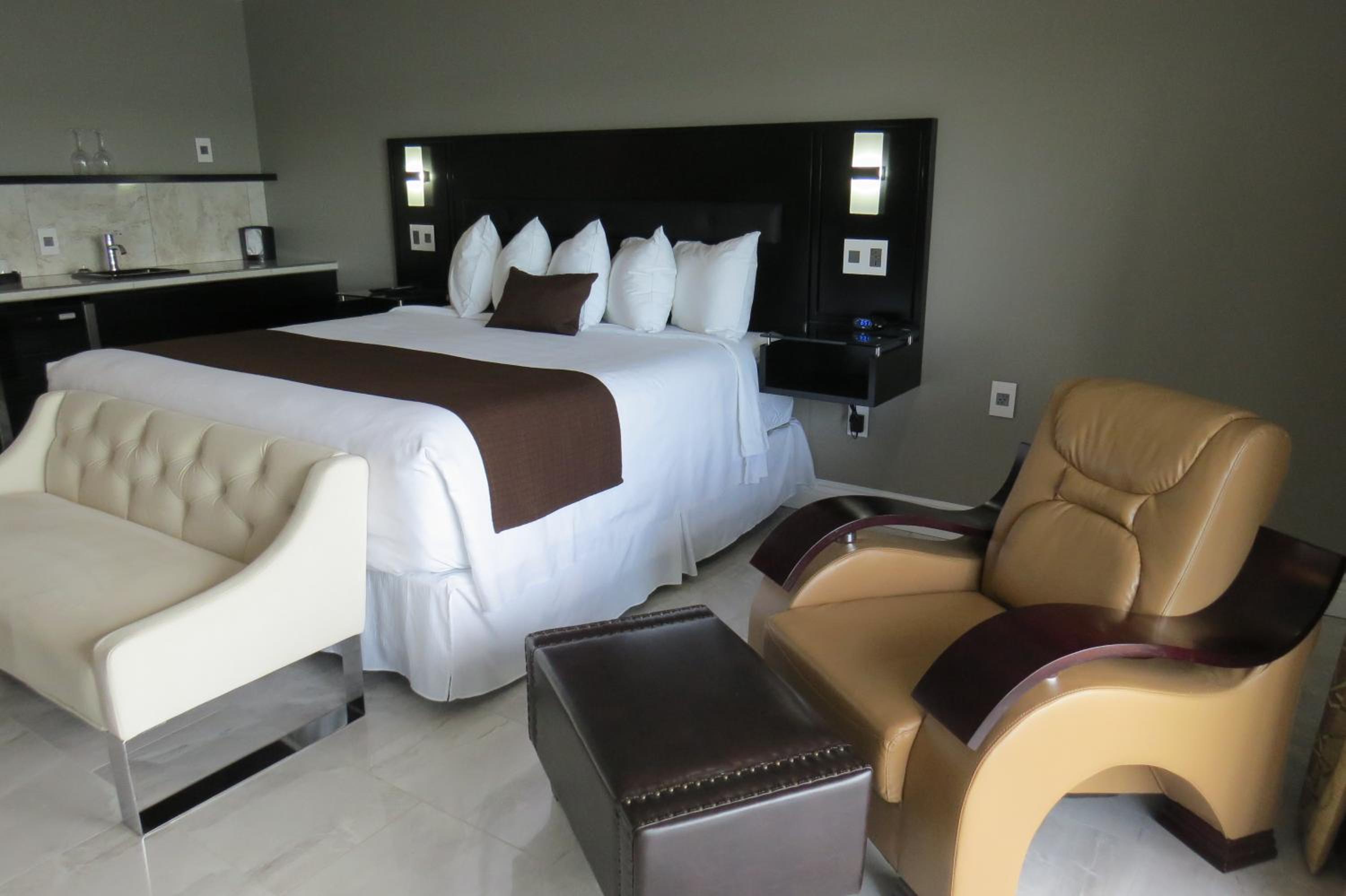 Dockside Suites
