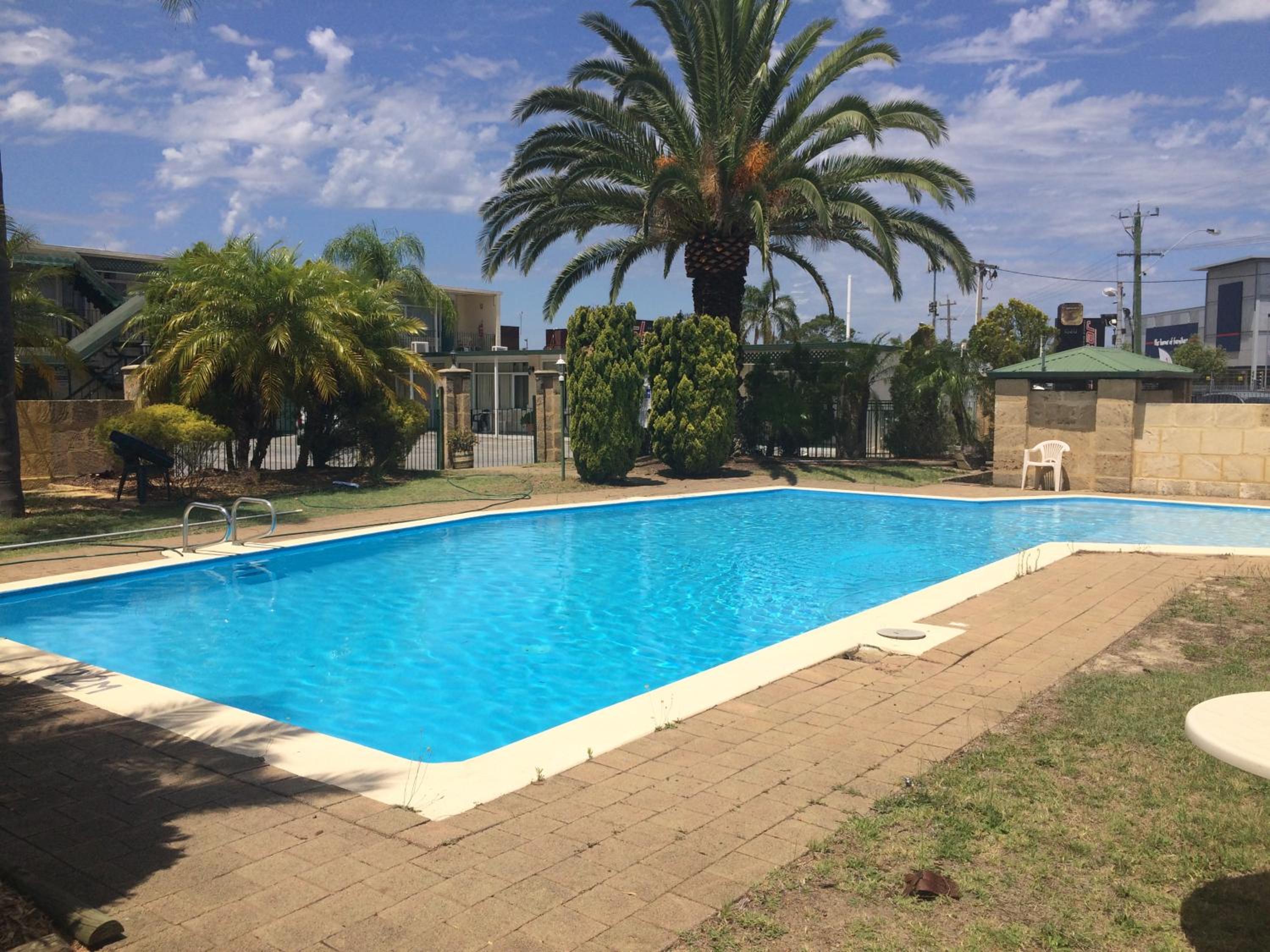 Hotel Platinum Motel - Image 1