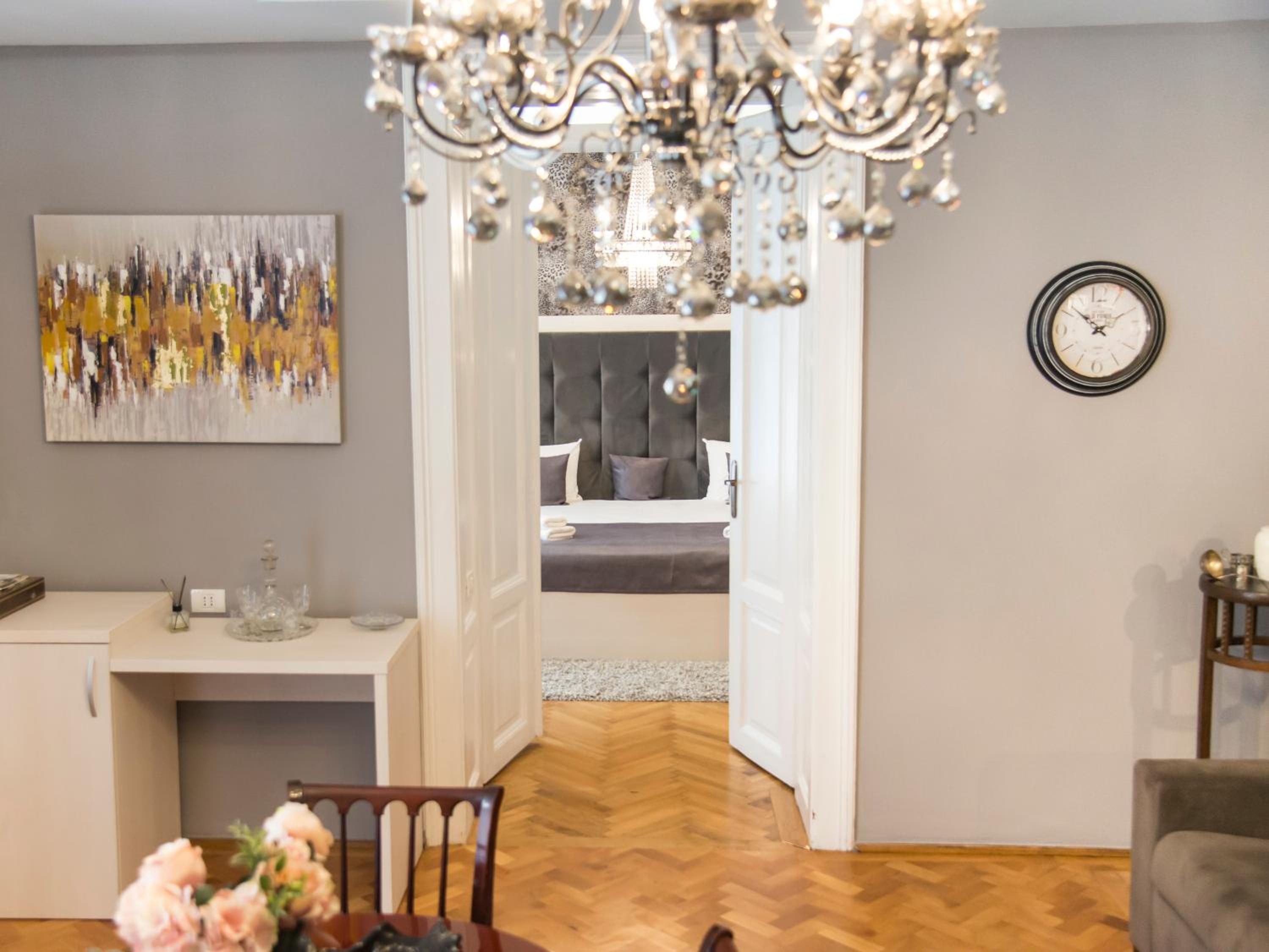 Mozart & Bach Historic Apartment view 4