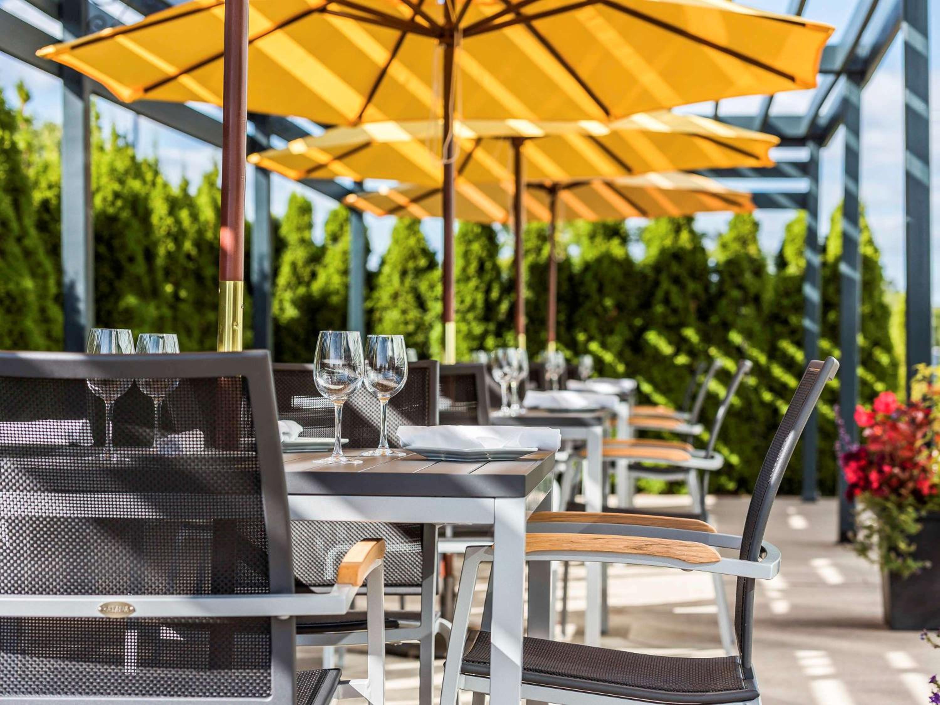 Novotel Montreal Aeroport - Property Image 1