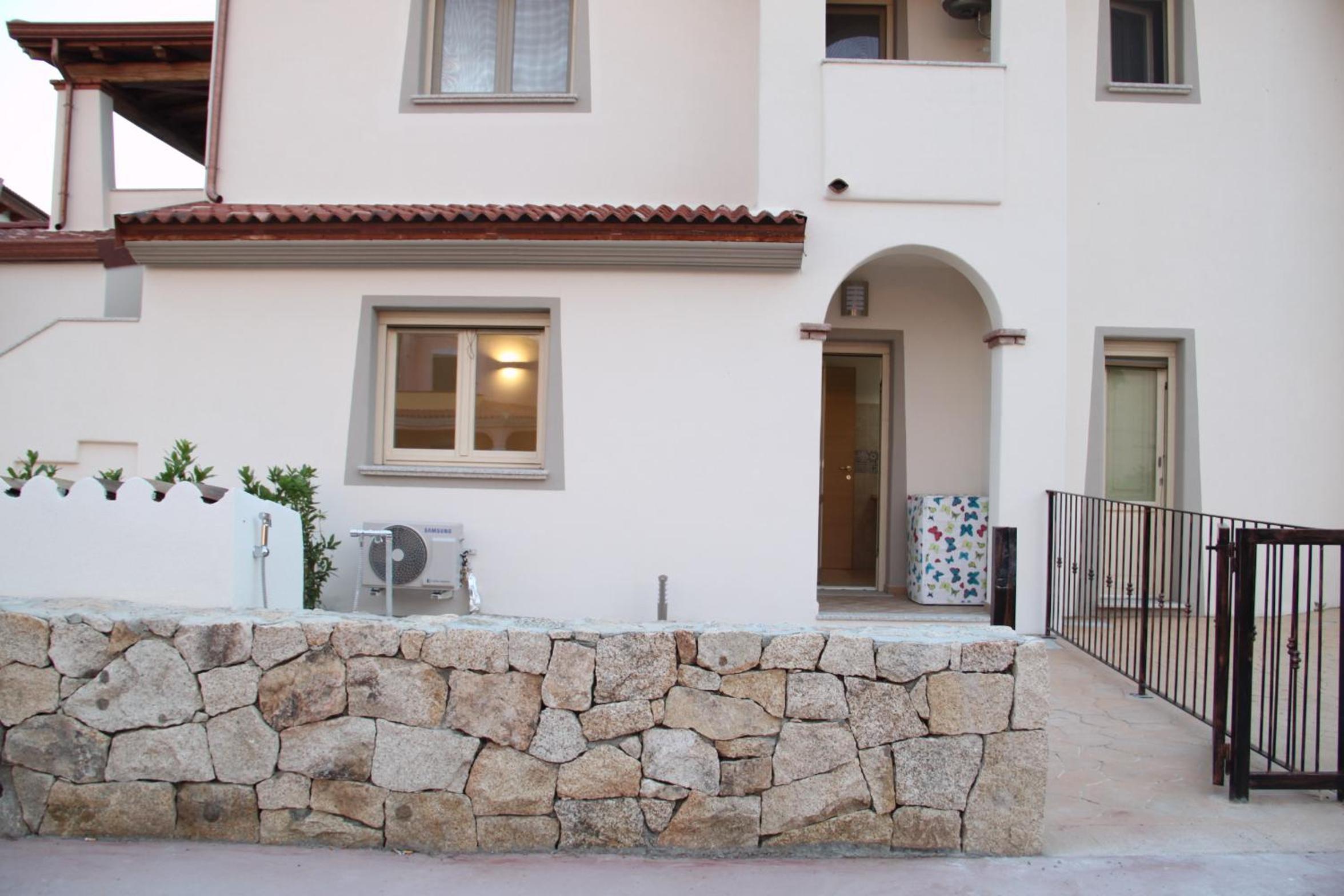 Mediterranean Sea Shell Pool House photo 5