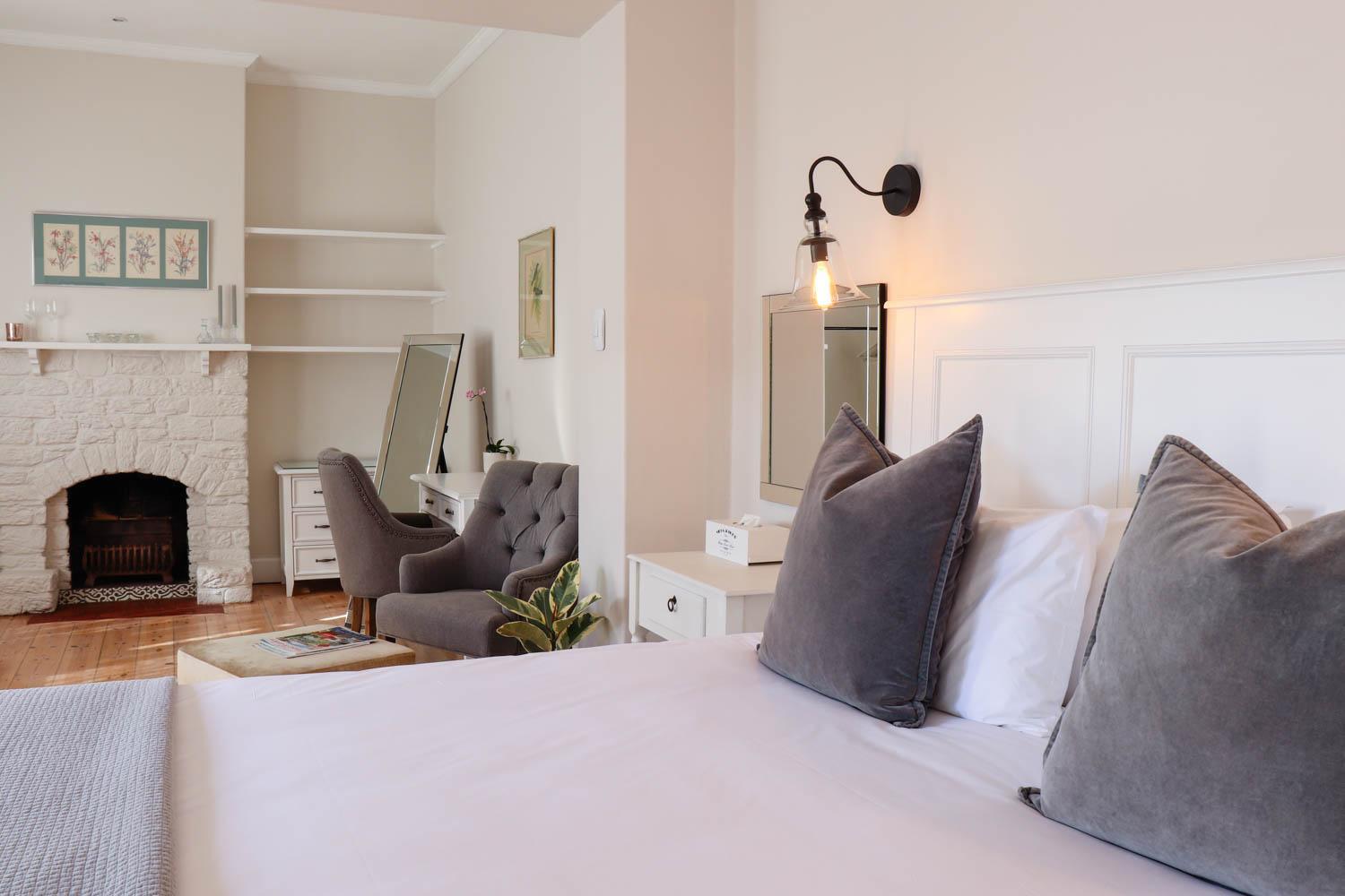 Whispering Oaks Guest House