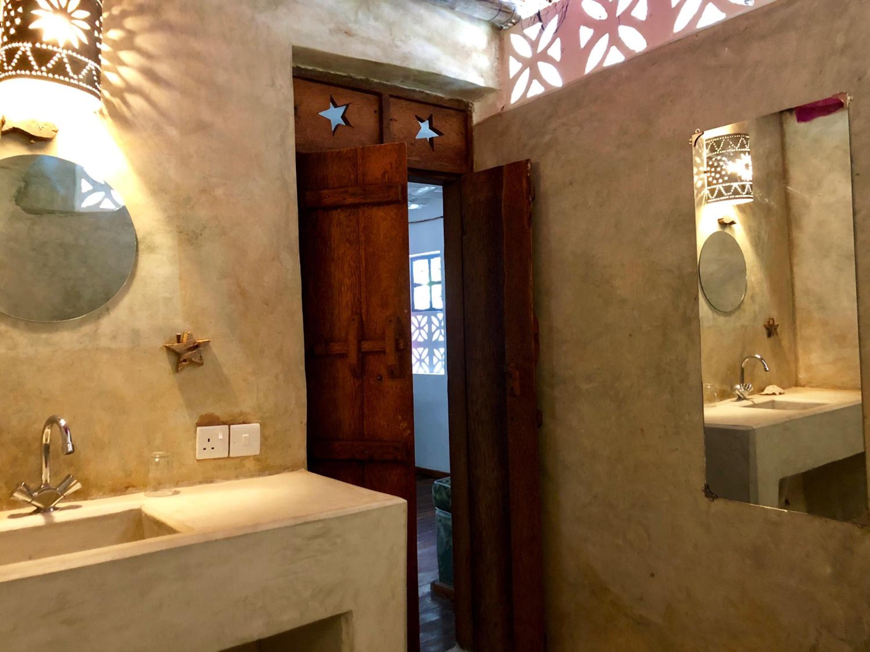 Zanzistar Lodge