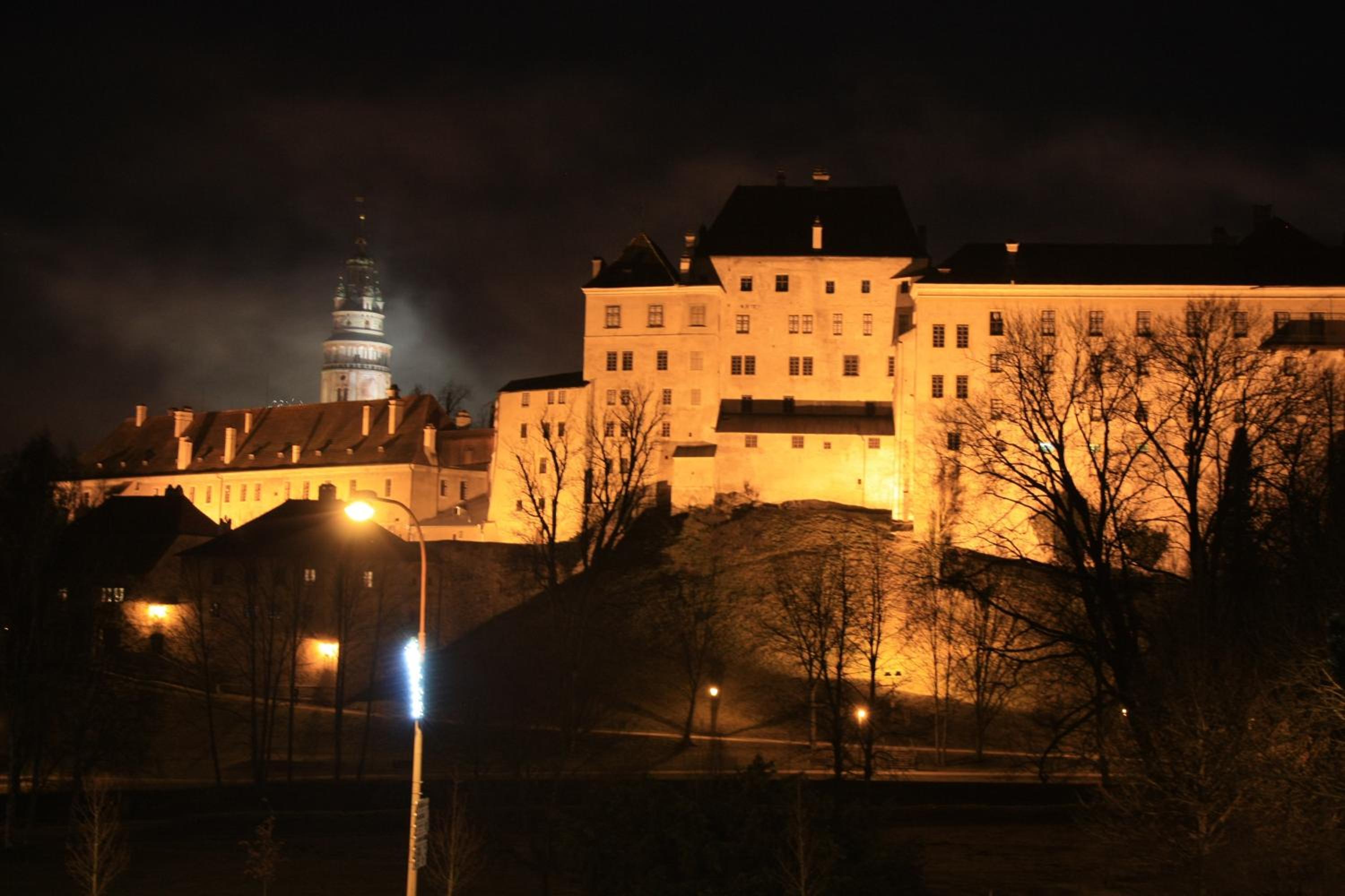 Best CASTLE VIEW-bus station, parking, center