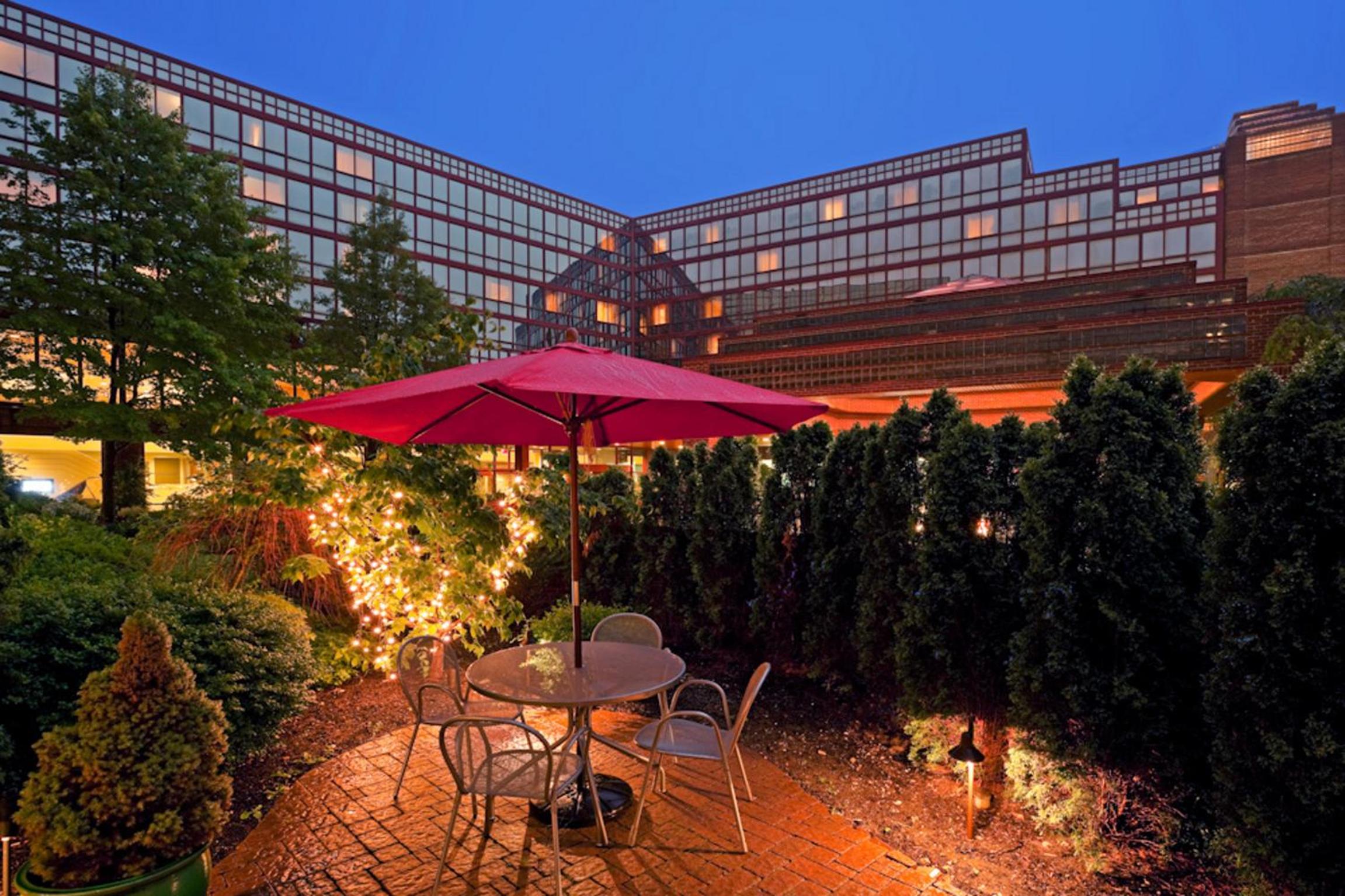 LaGuardia Plaza Hotel - Property Image 15