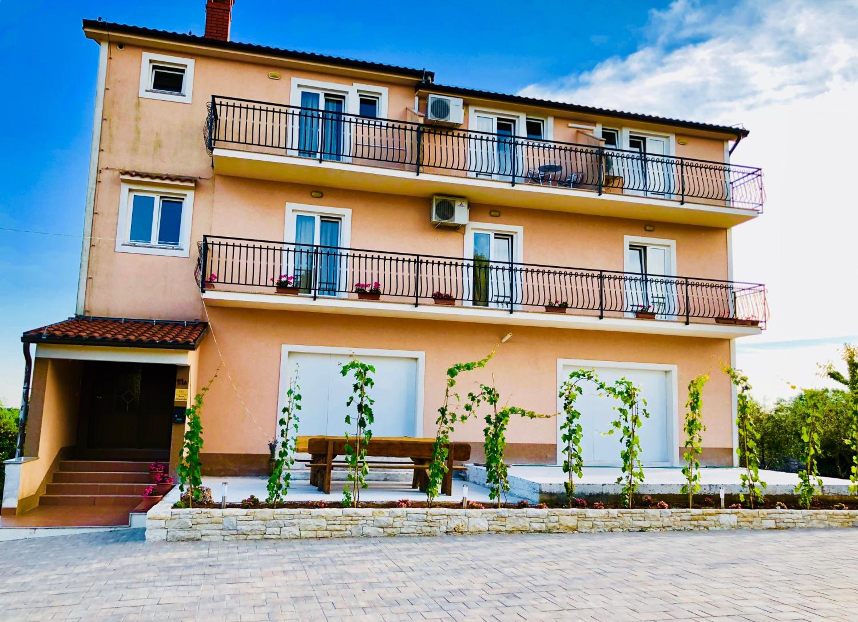 Guest House Maxi view 3